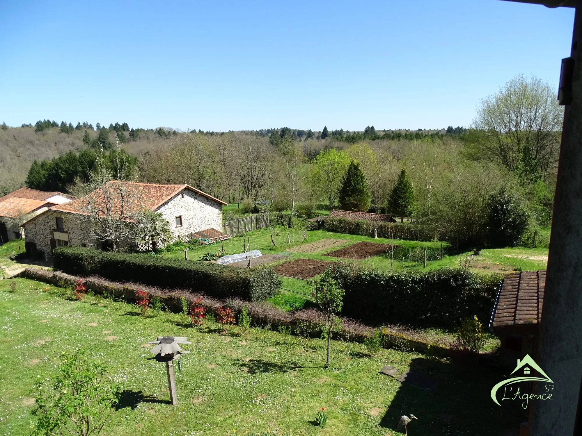 Charmante maison ancienne à vendre à Pressignac, 89 m² avec terrain et dépendances 