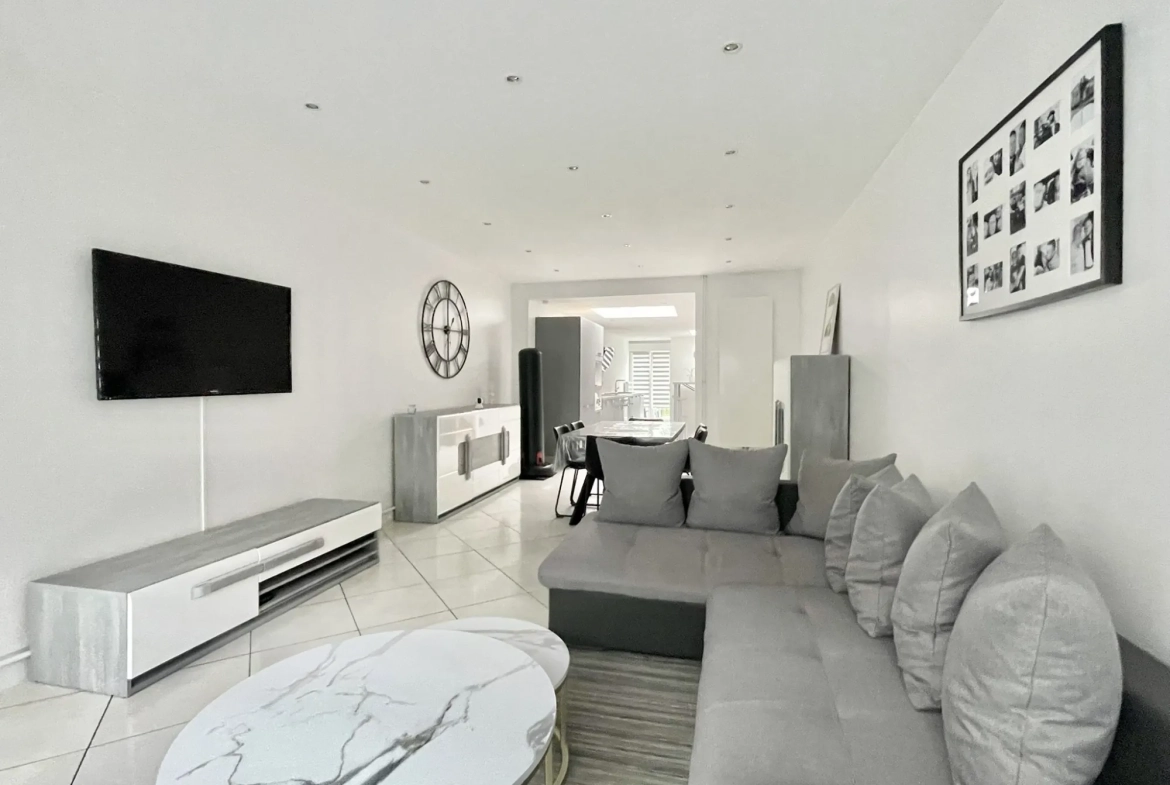 Maison à vendre à Halluin avec jardin et terrasse, rénovée, au prix de 171 000 € 
