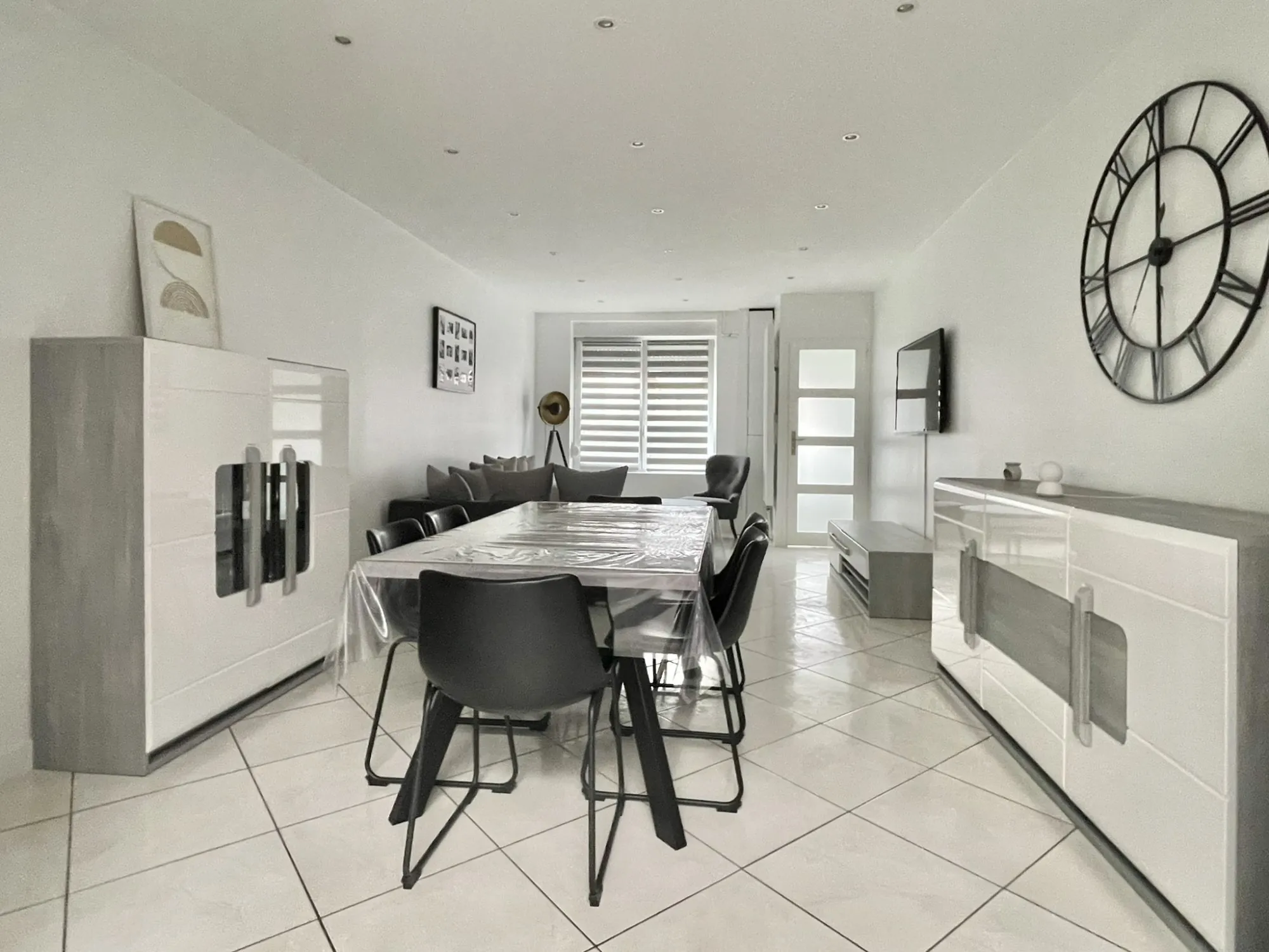 Maison à vendre à Halluin avec jardin et terrasse, rénovée, au prix de 171 000 € 