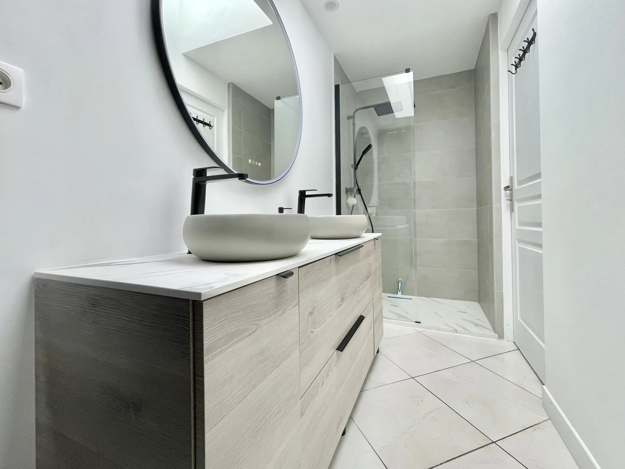 Maison à vendre à Halluin avec jardin et terrasse, rénovée, au prix de 171 000 € 