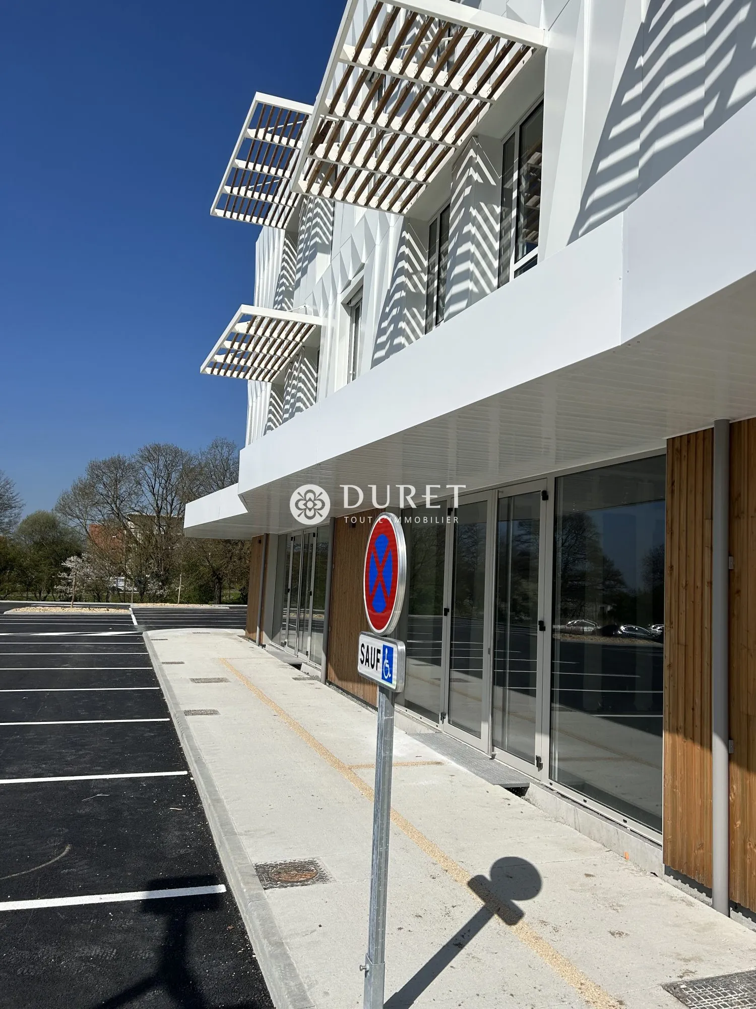 Bureaux neufs à vendre à Les Herbiers - Emplacement premium et accès facilité 