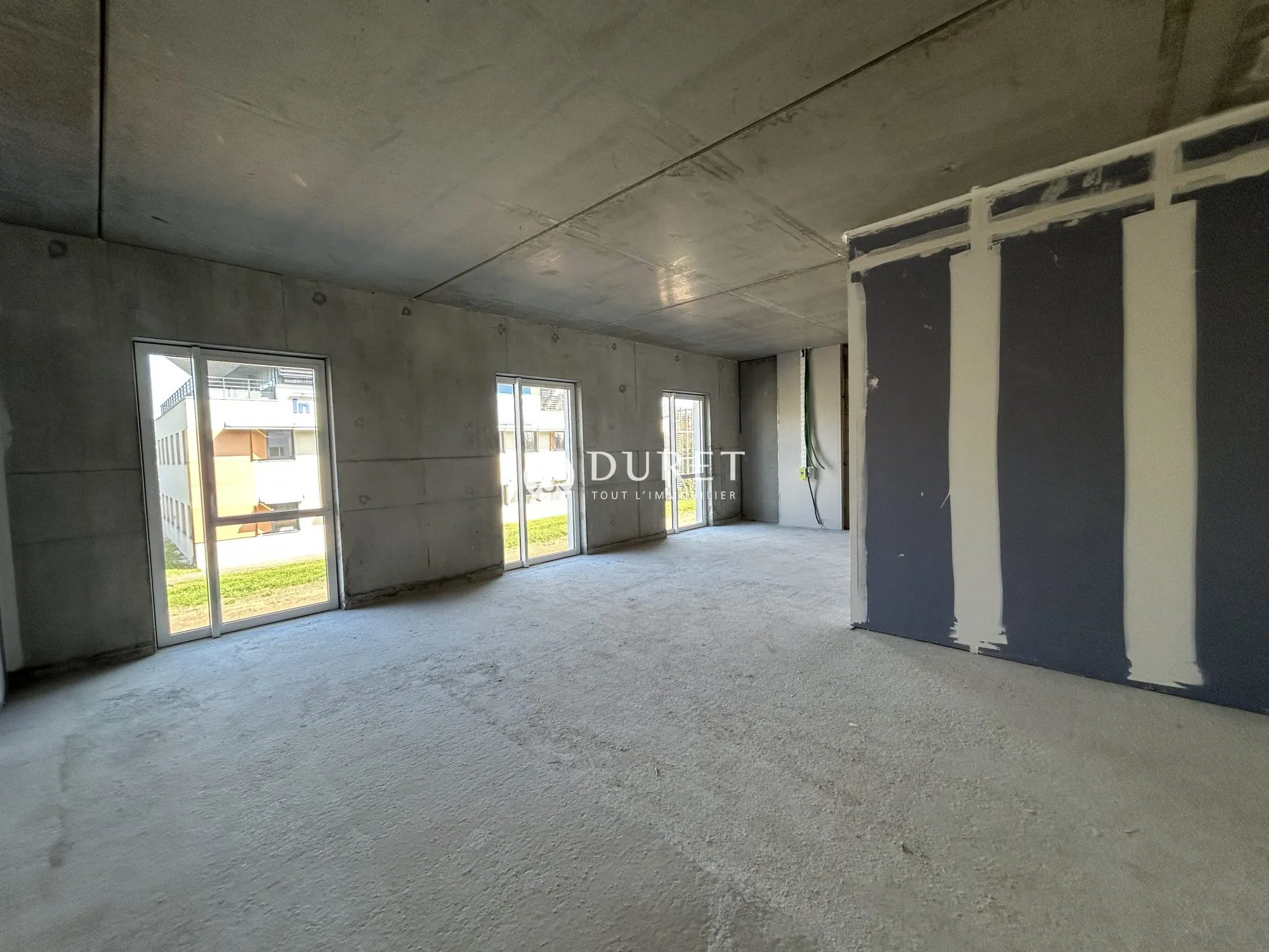 Bureaux neufs à vendre à Les Herbiers - Emplacement premium et accès facilité 