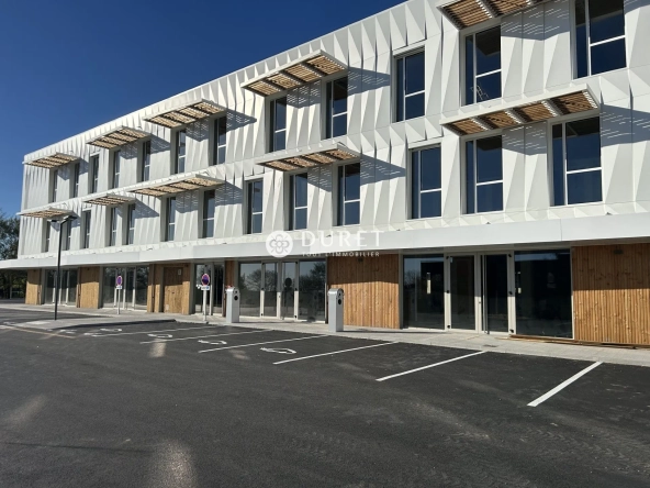 Bureaux neufs à vendre à Les Herbiers - Emplacement premium et accès facilité