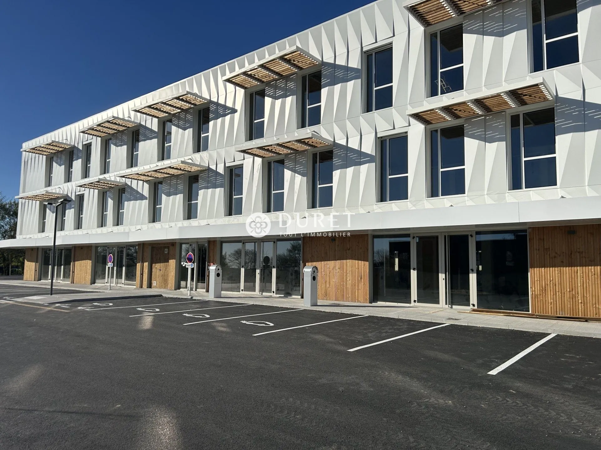 Bureaux neufs à vendre à Les Herbiers - Emplacement premium et accès facilité 