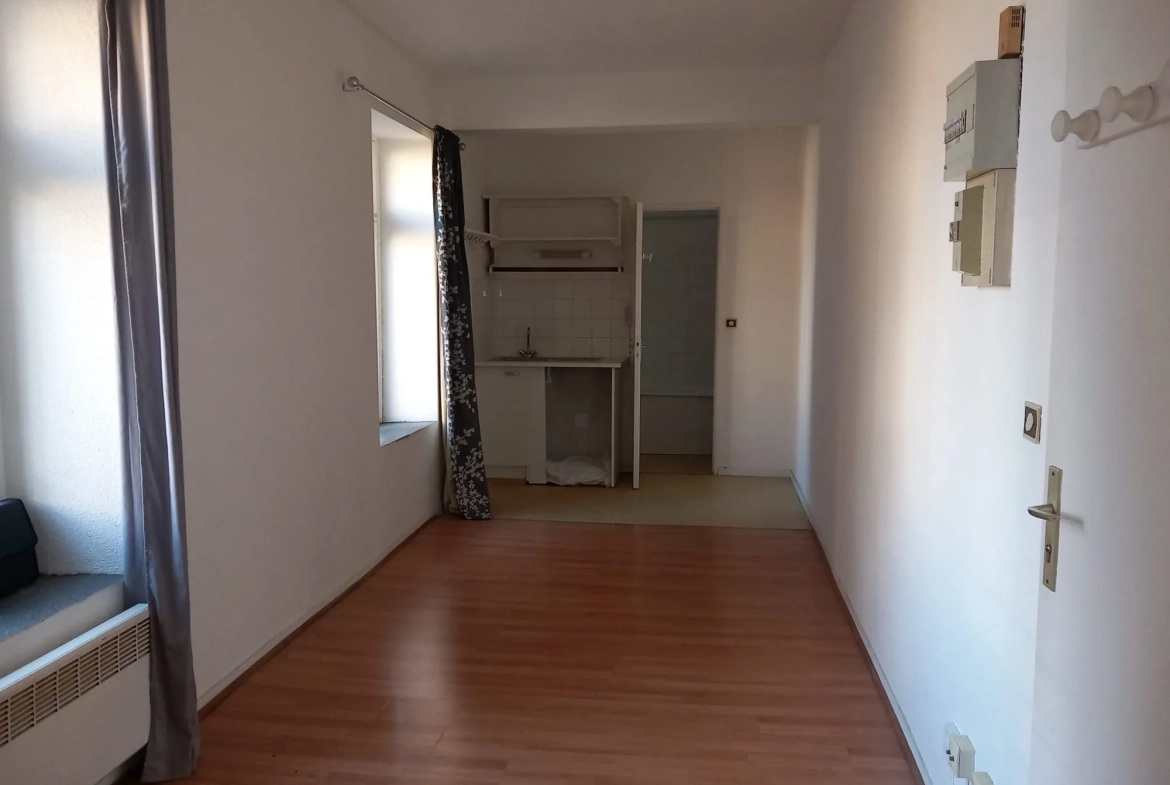 Studio à rénover à Bordeaux Centre, excellent investissement locatif étudiant 