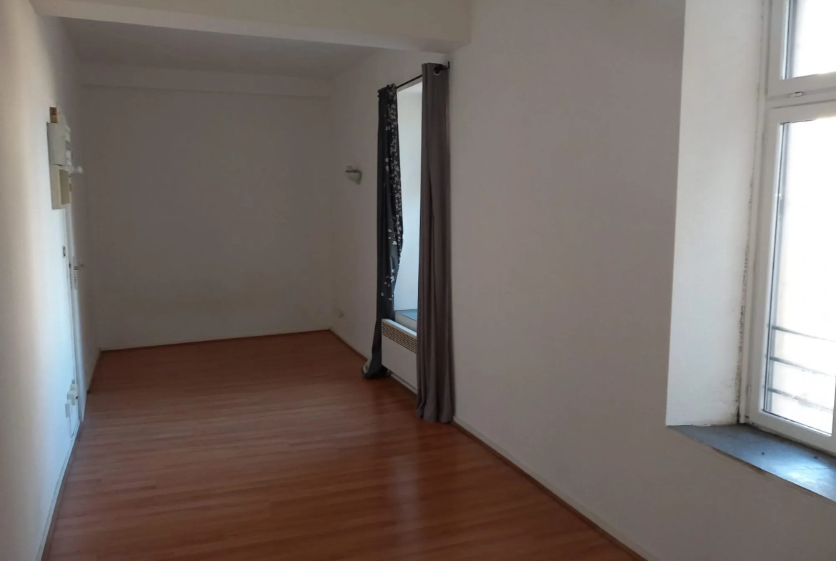 Studio à rénover à Bordeaux Centre, excellent investissement locatif étudiant 
