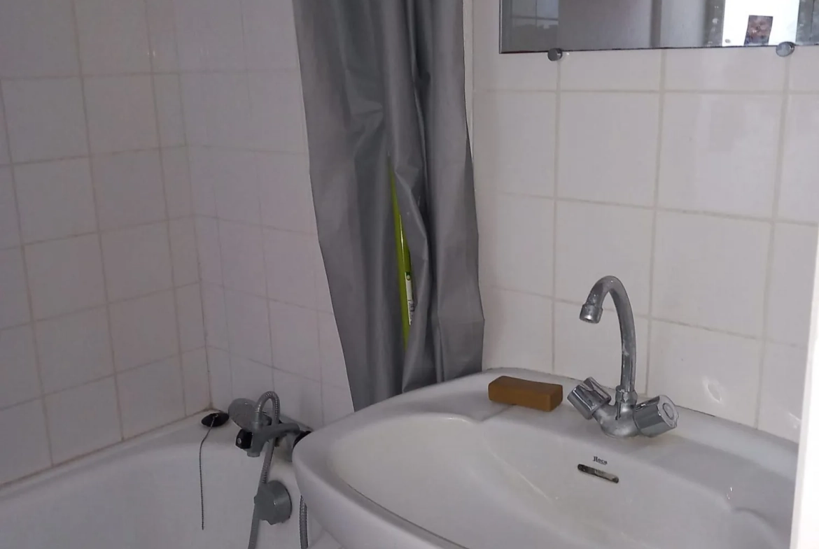 Studio à rénover à Bordeaux Centre, excellent investissement locatif étudiant 