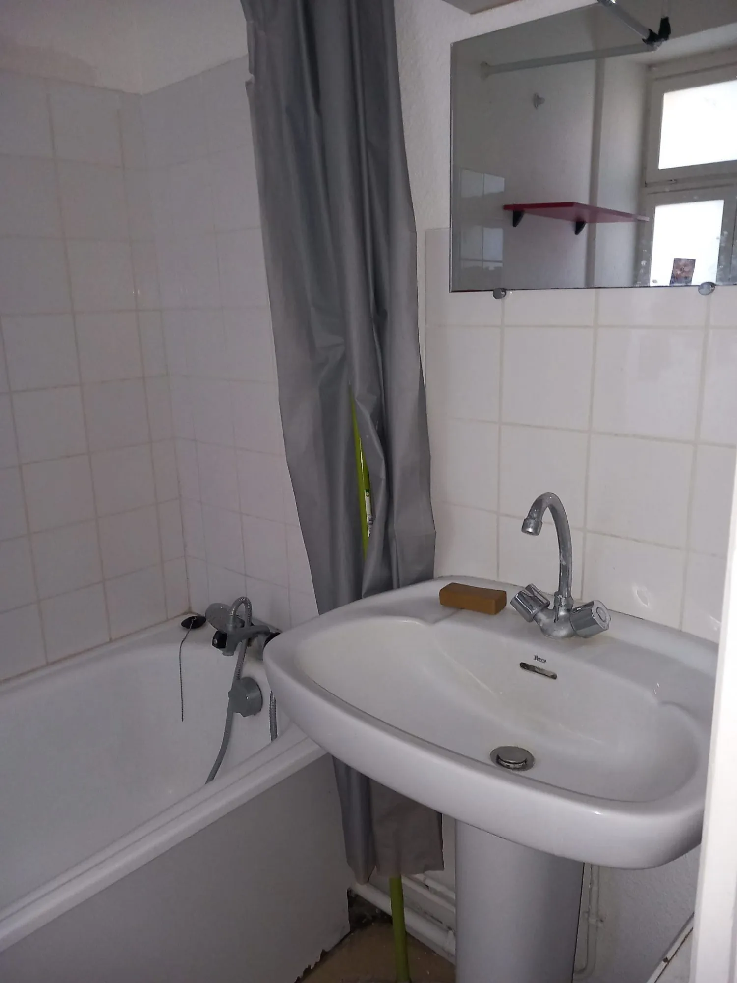 Studio à rénover à Bordeaux Centre, excellent investissement locatif étudiant 
