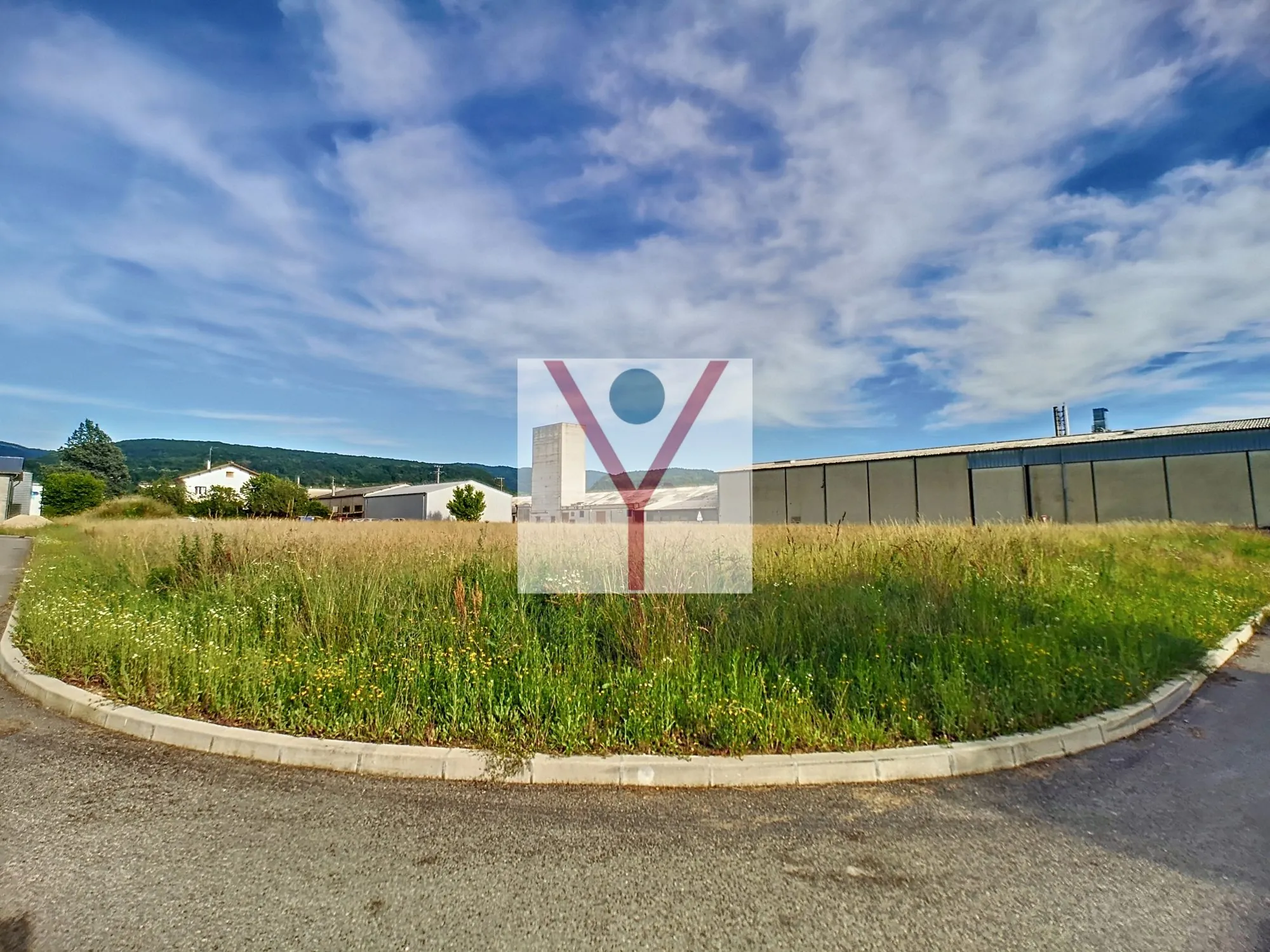 Terrains Professionnels à Saint Jean Le Vieux - Zone UX, Idéal pour artisans et commerçants 
