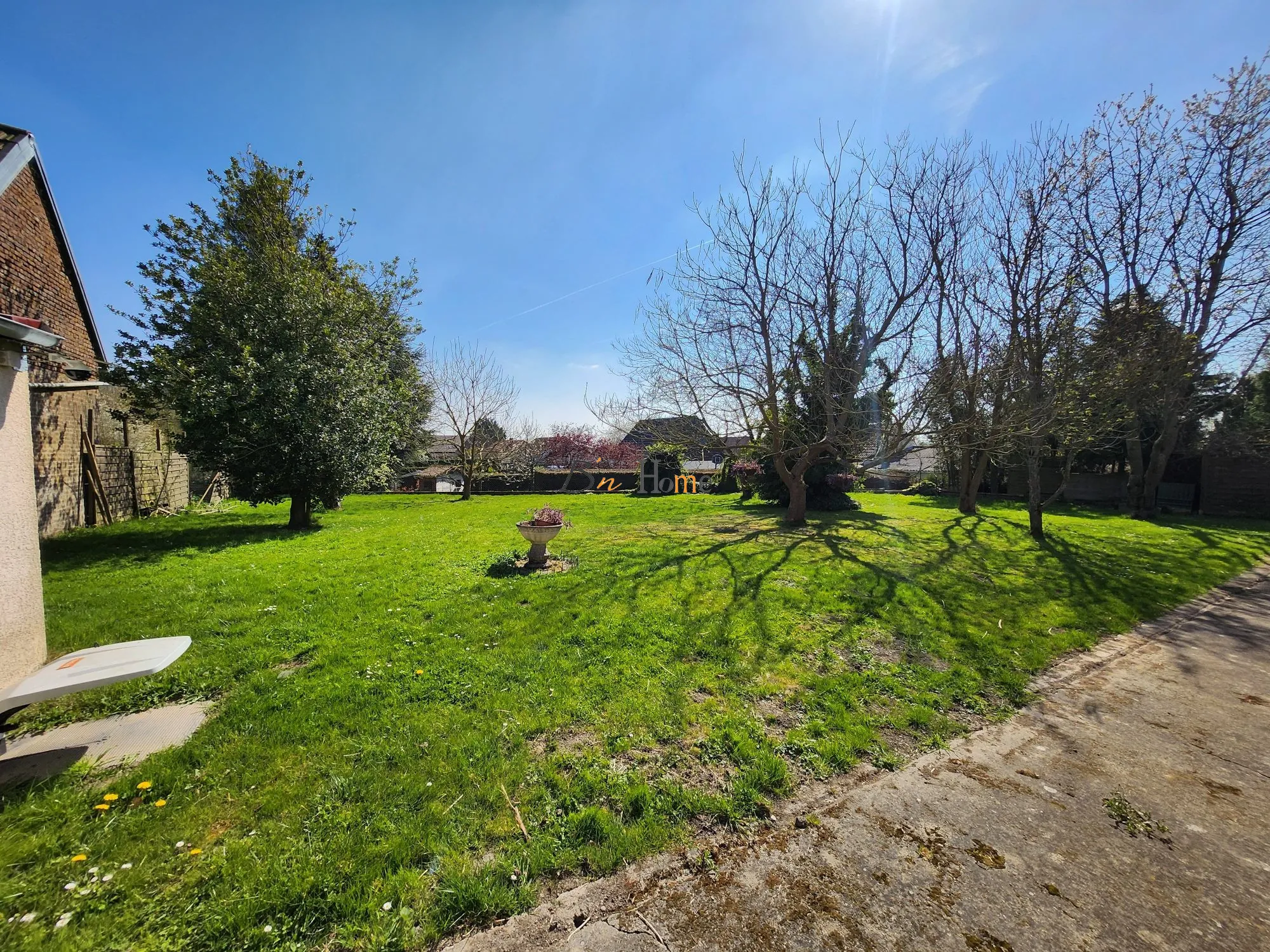 Charmante maison individuelle avec grand jardin et garage spacieux à Courcelles-le-Comte 