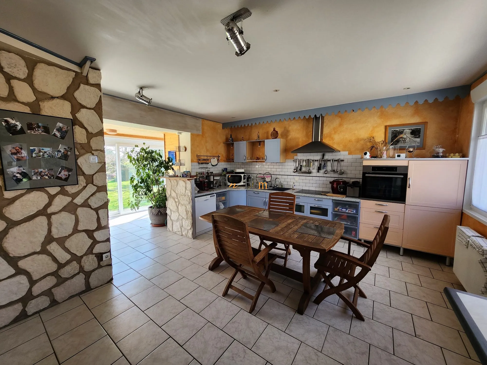 Charmante maison individuelle avec grand jardin et garage spacieux à Courcelles-le-Comte 
