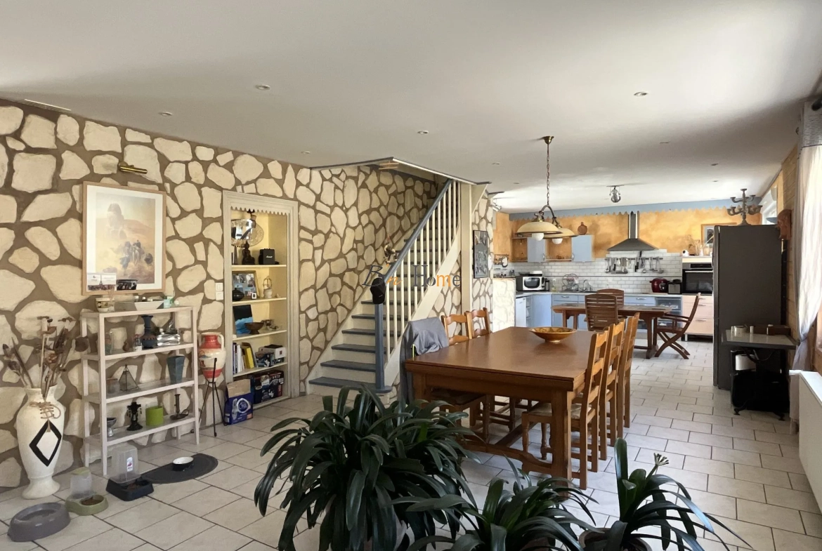 Charmante maison individuelle avec grand jardin et garage spacieux à Courcelles-le-Comte 