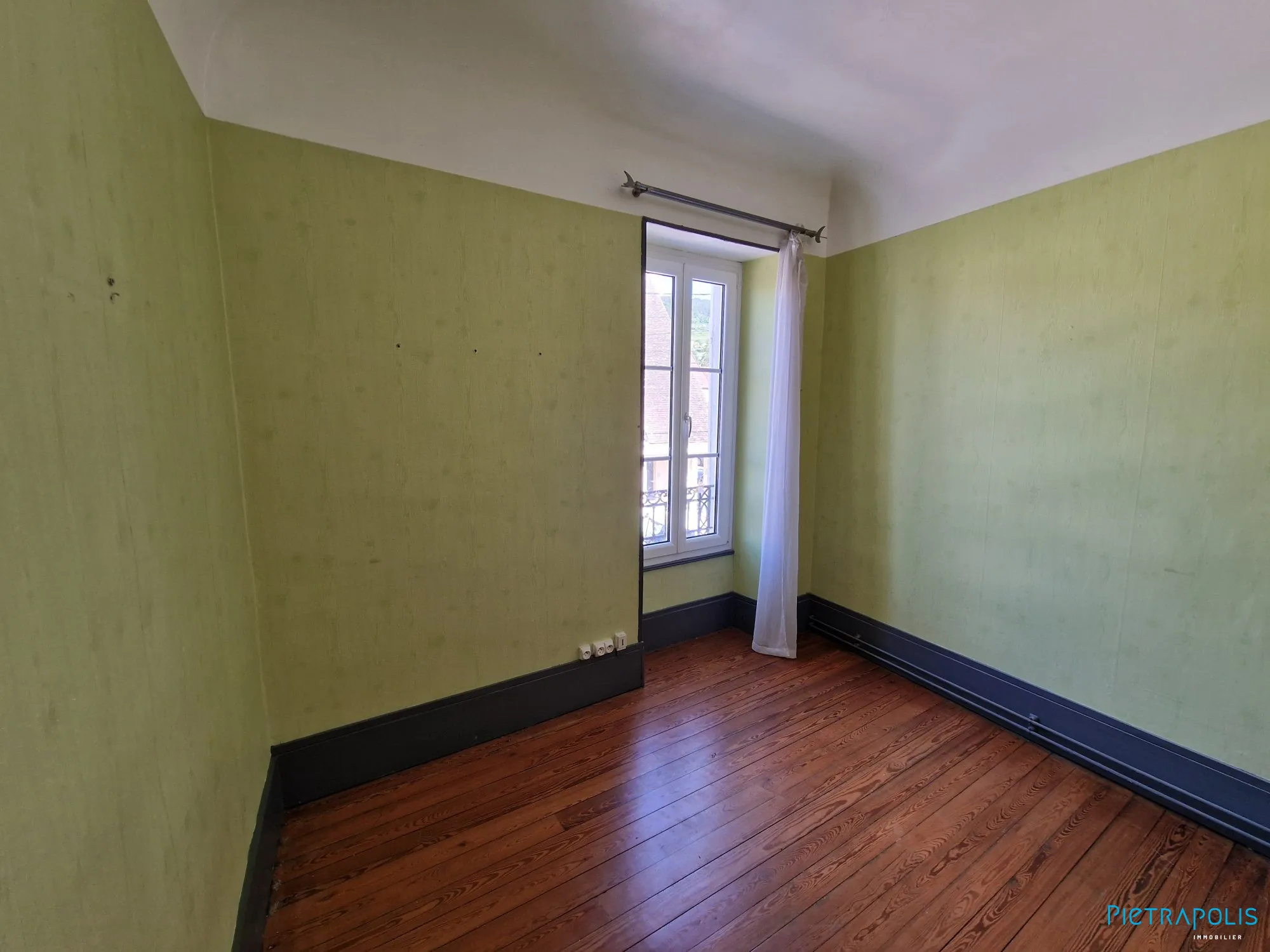 Maison en pierre à Santenay de 94 m² avec cour et grand potentiel 
