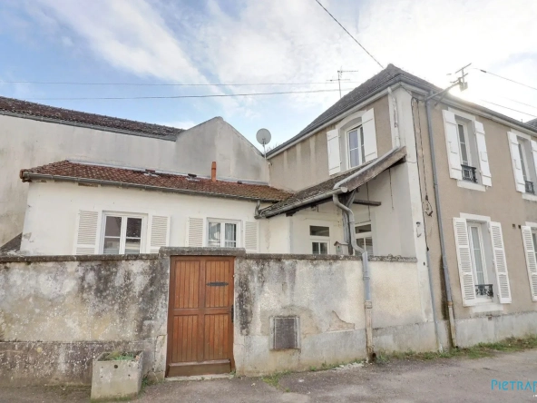 Maison en pierre à Santenay de 94 m² avec cour et grand potentiel