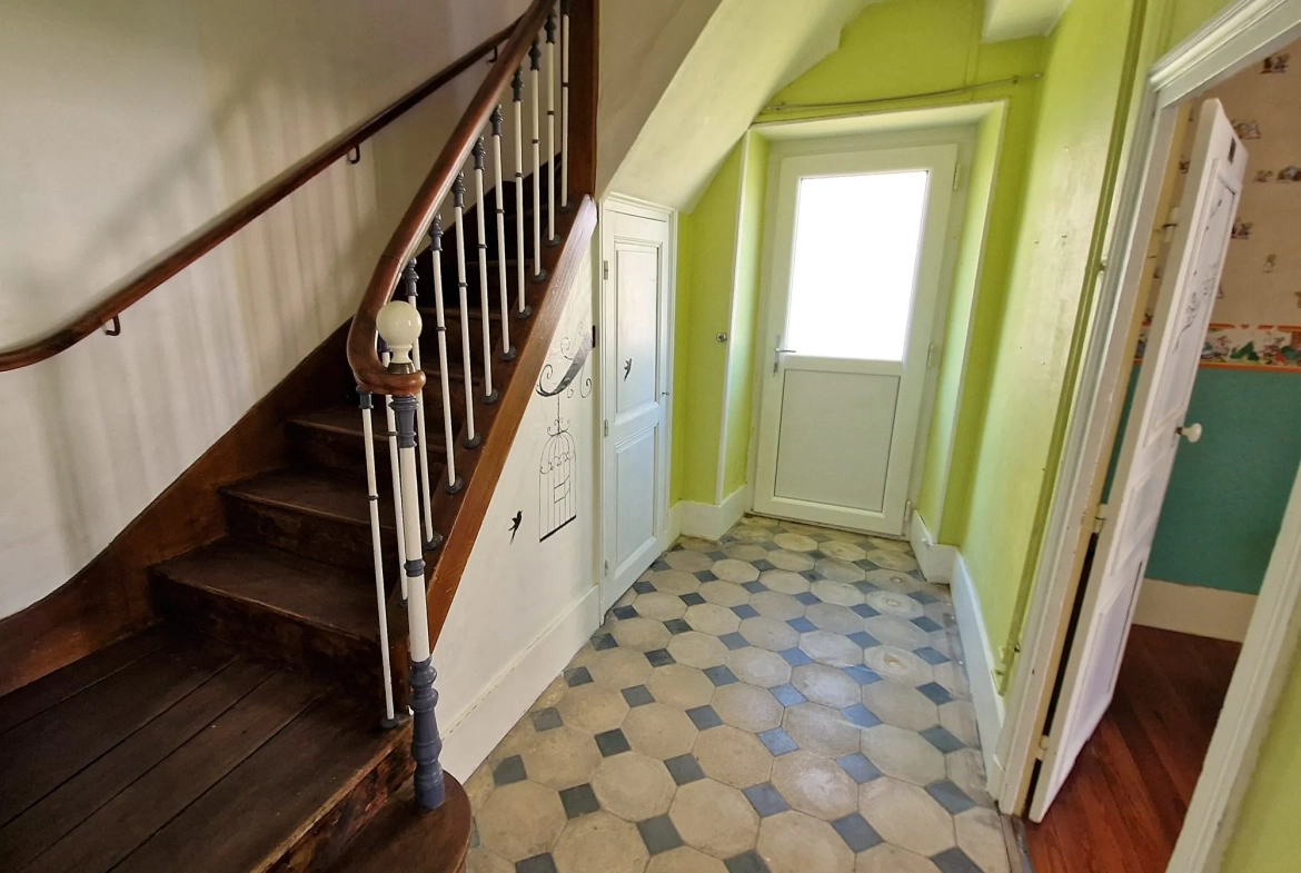 Maison en pierre à Santenay de 94 m² avec cour et grand potentiel 