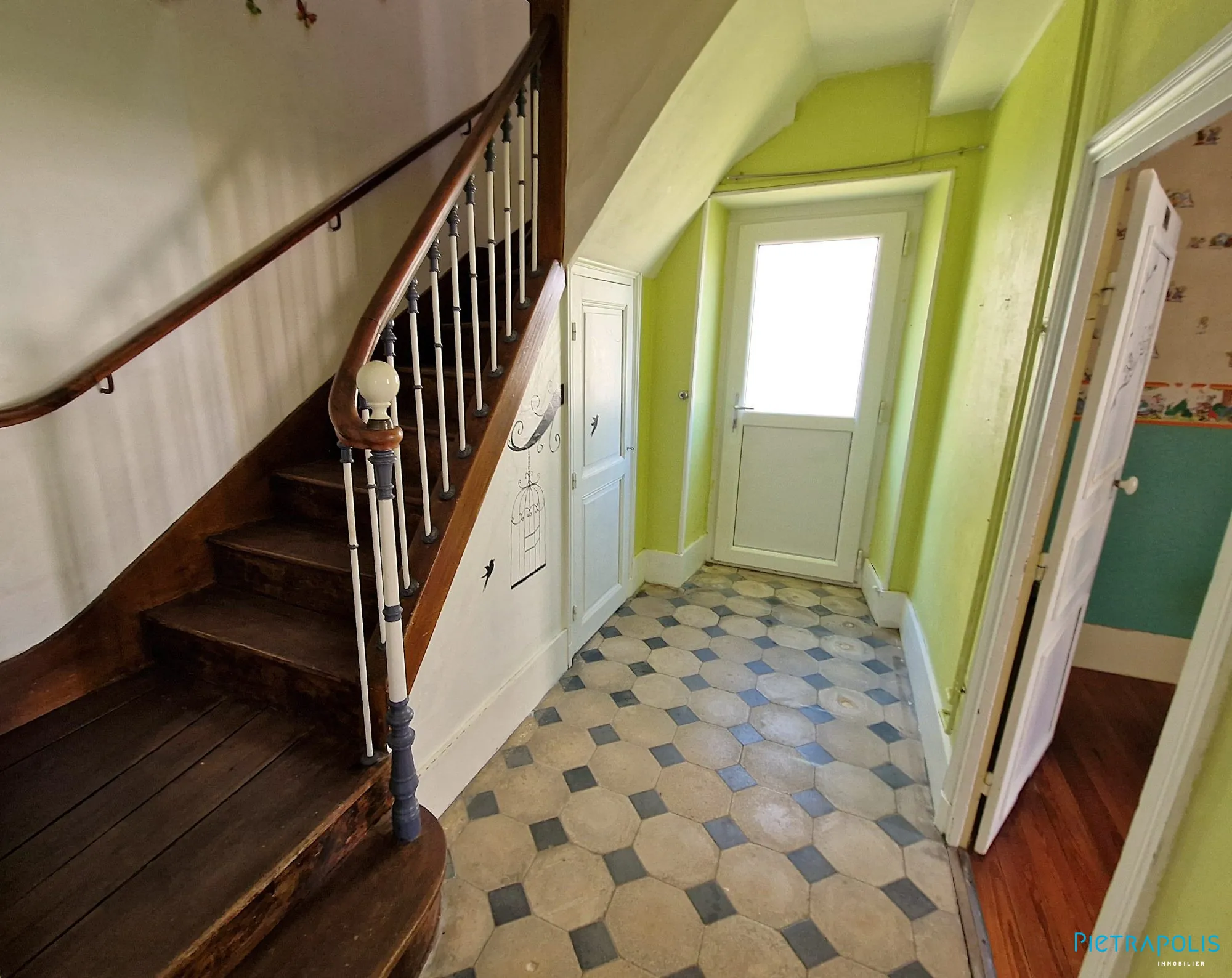 Maison en pierre à Santenay de 94 m² avec cour et grand potentiel 