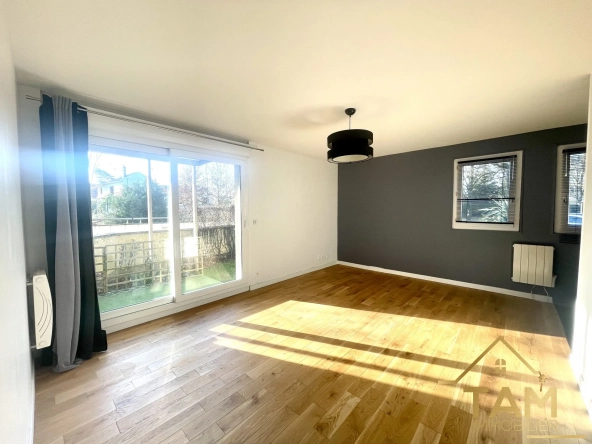 Séjour  Appartement T2 avec terrasse et parking à Saint-Cyr-l'École - 39,63 m²
