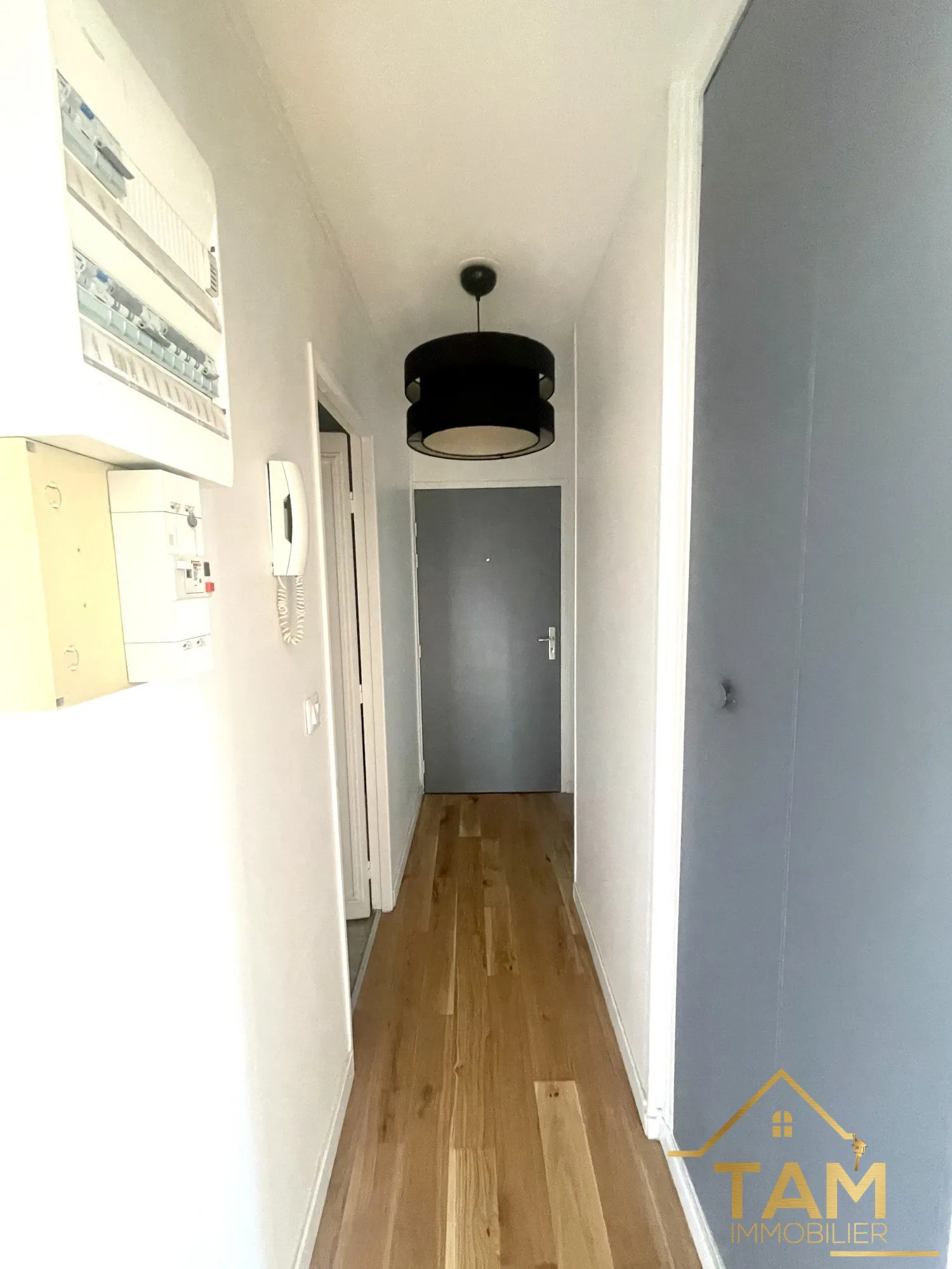 Entrée Appartement T2 avec terrasse et parking à Saint-Cyr-l'École - 39,63 m² 