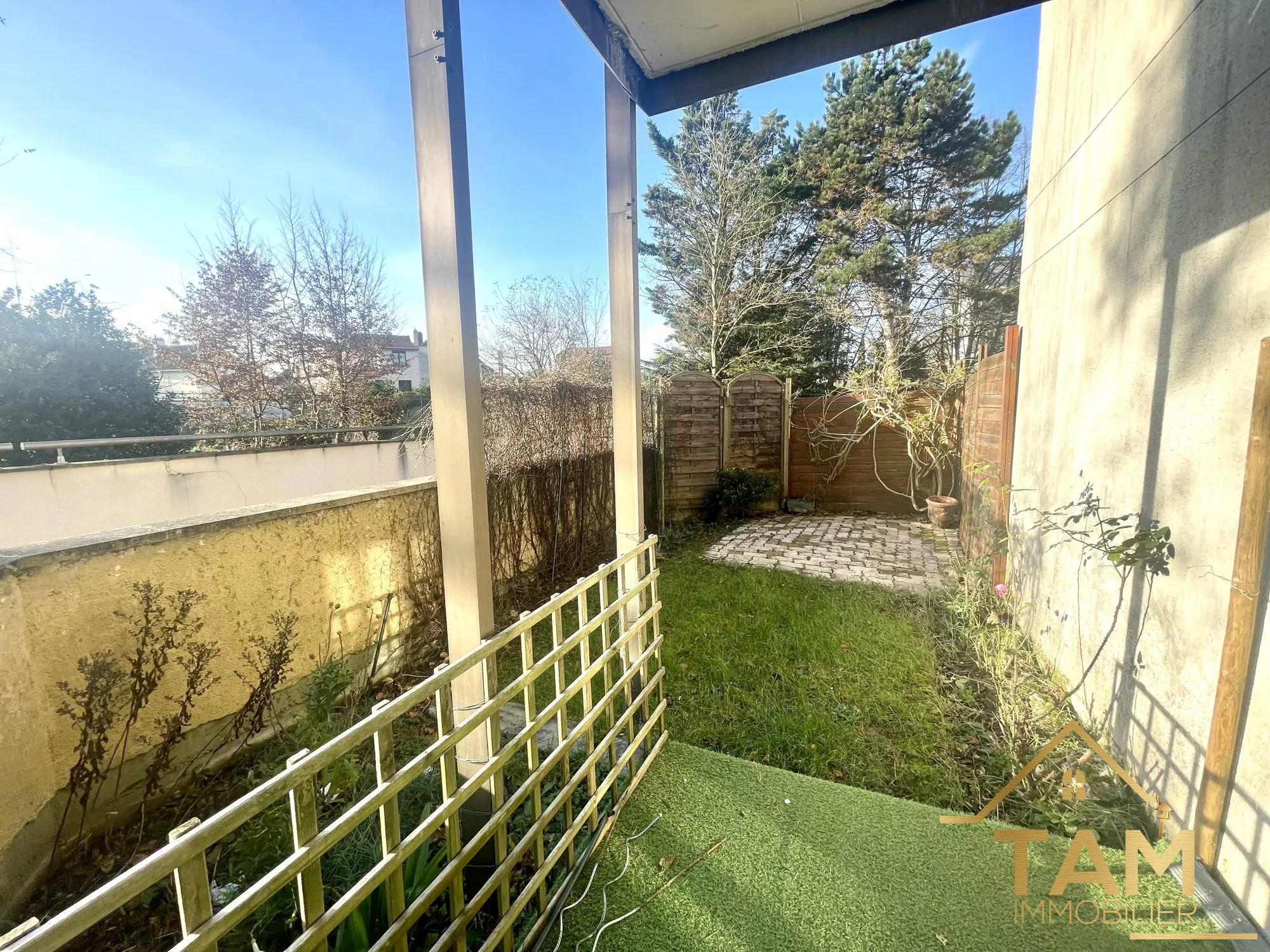 Terrasse jardin  Appartement T2 avec terrasse et parking à Saint-Cyr-l'École - 39,63 m² 