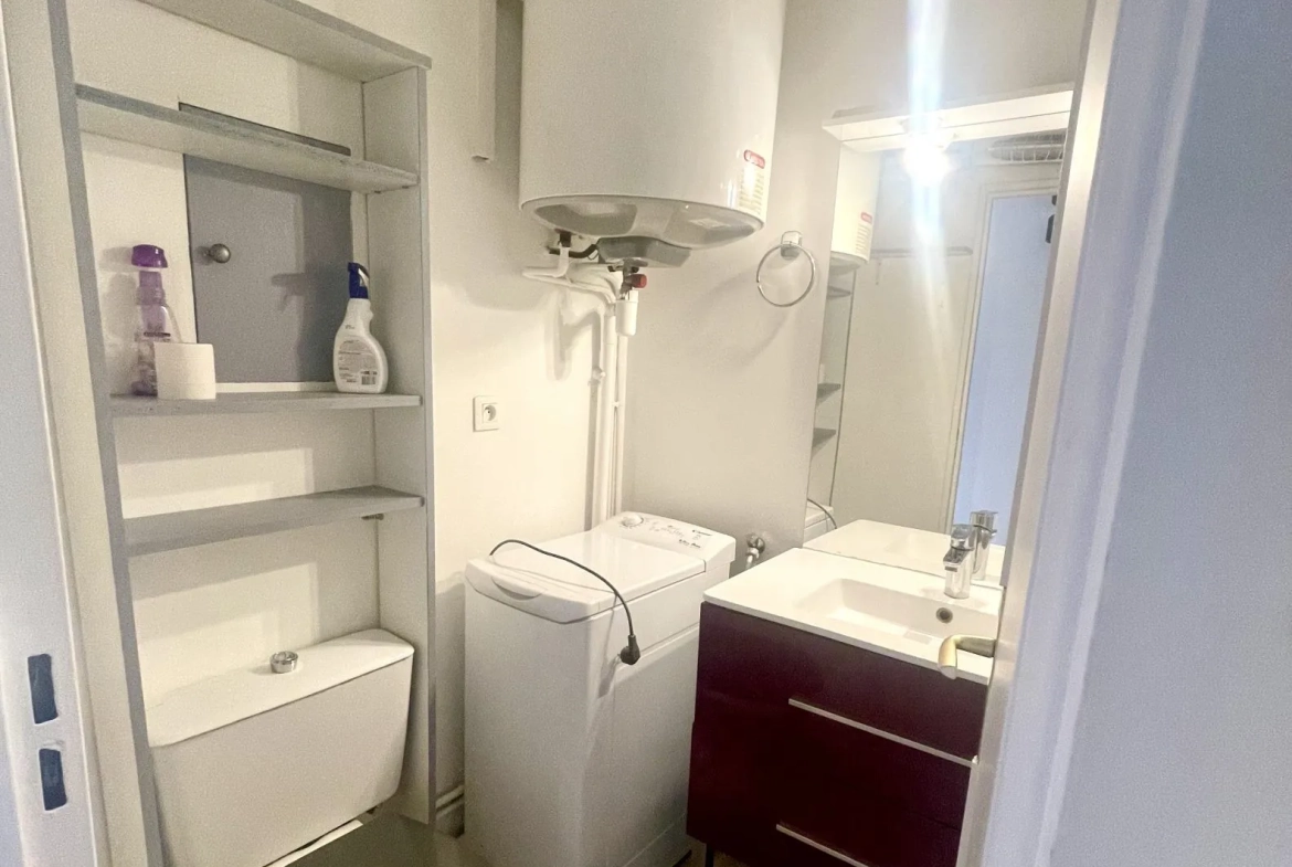 Salle de bain Appartement T2 avec terrasse et parking à Saint-Cyr-l'École - 39,63 m² 