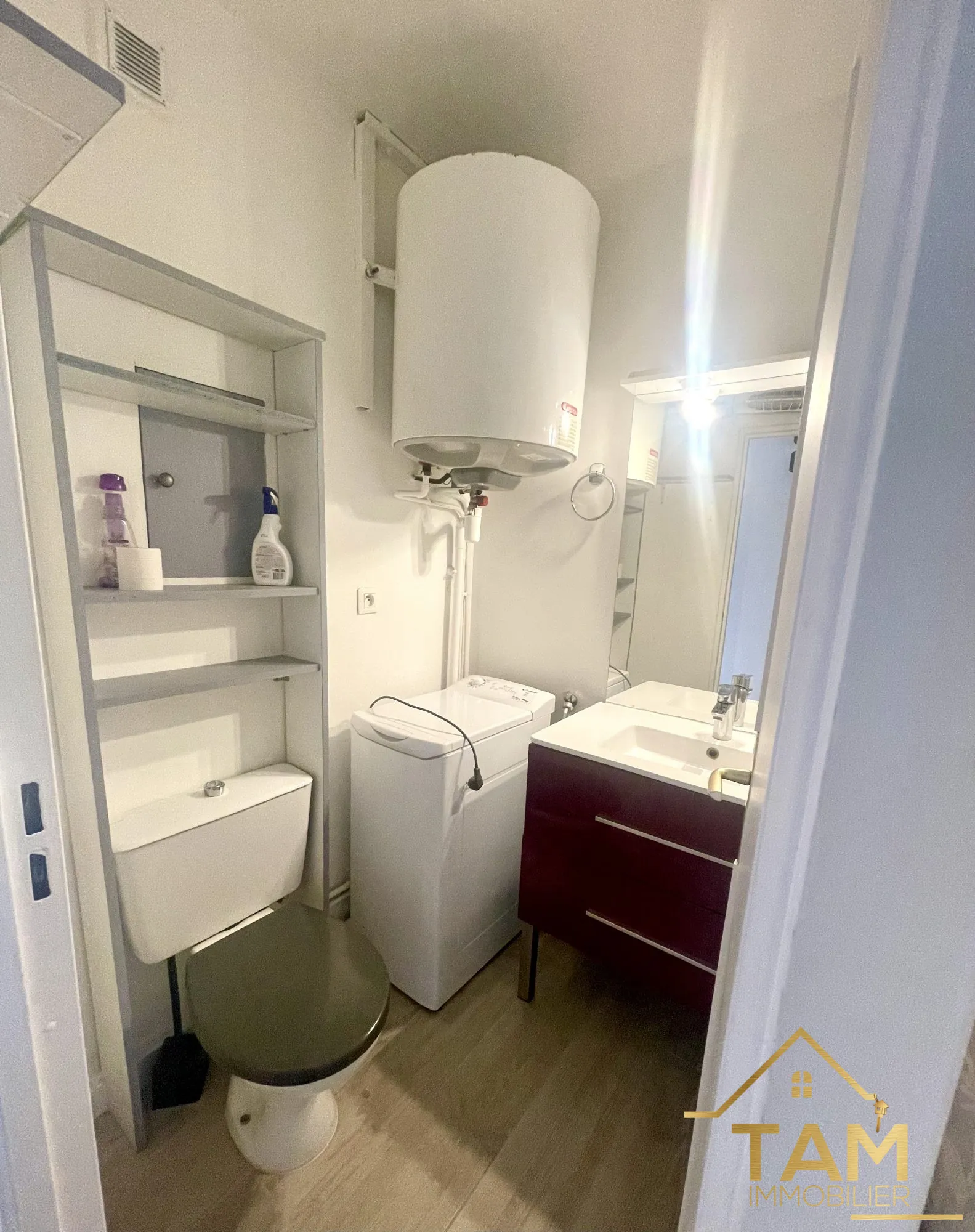 Salle de bain Appartement T2 avec terrasse et parking à Saint-Cyr-l'École - 39,63 m² 