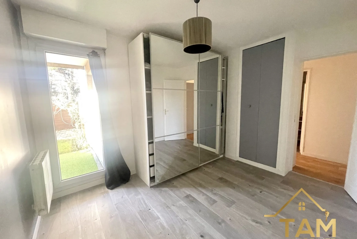Chambre  Appartement T2 avec terrasse et parking à Saint-Cyr-l'École - 39,63 m² 