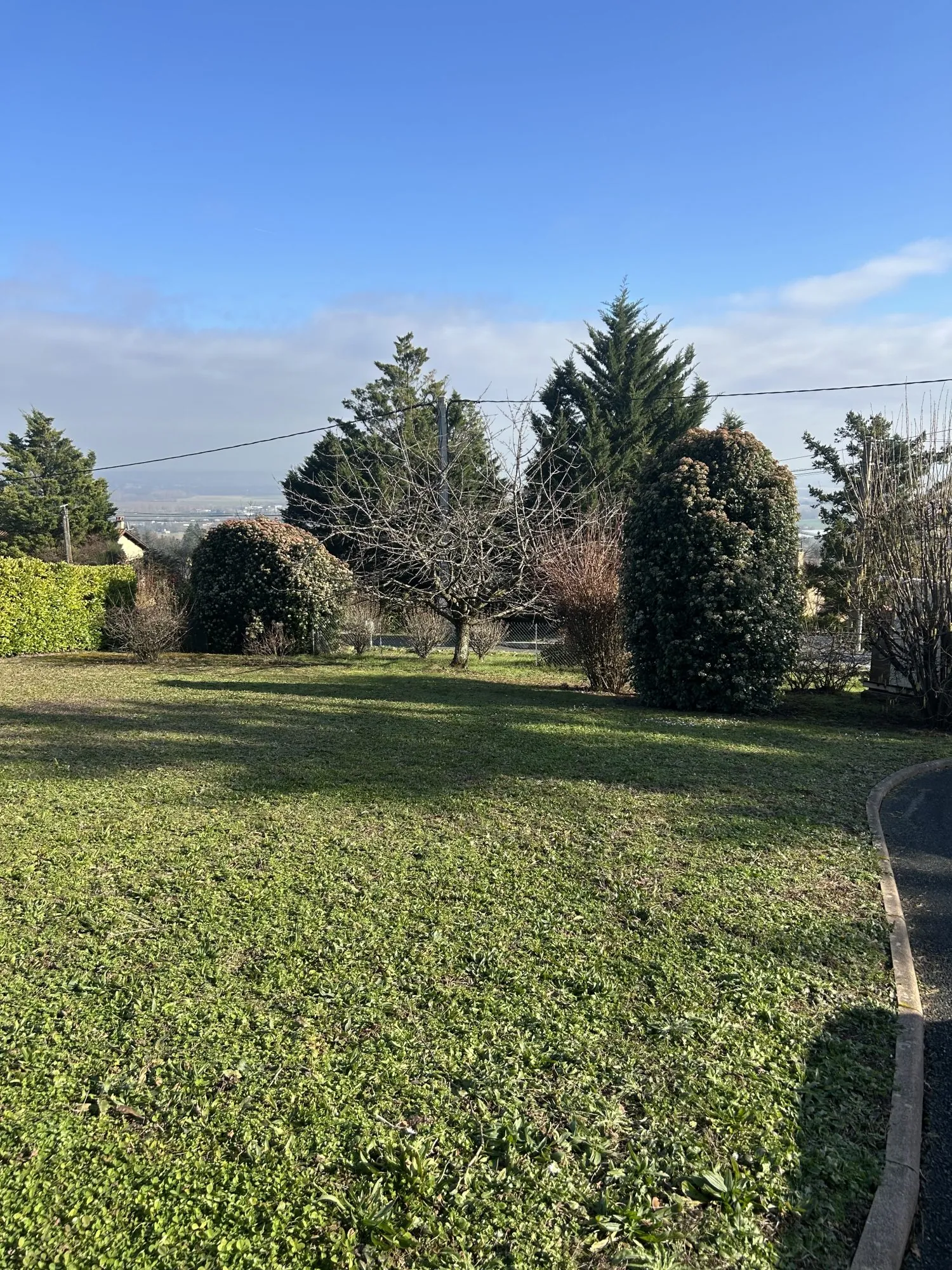 Terrain constructible à Lachassagne avec vue sur les Monts du Lyonnais 