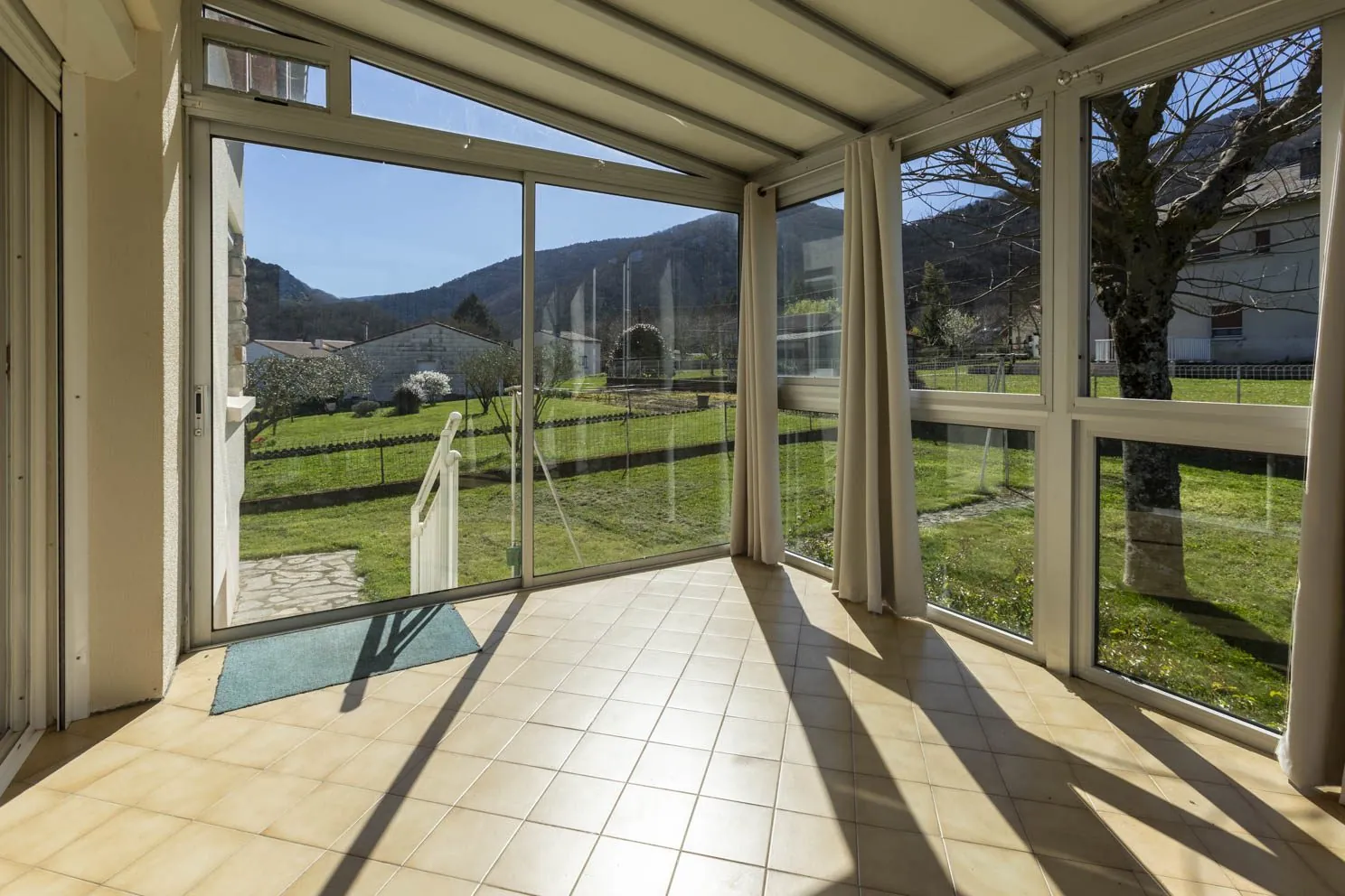 Villa à vendre à Albine avec véranda, garage et jardin - 115 m² 