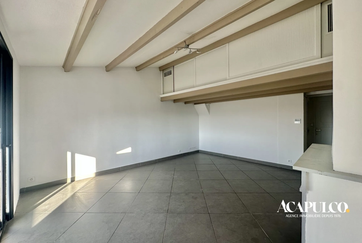 Appartement 3 pièces avec loggia, combles et parking à vendre à Agde 
