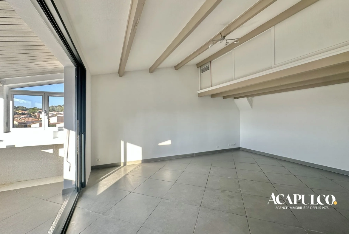 Appartement 3 pièces avec loggia, combles et parking à vendre à Agde 