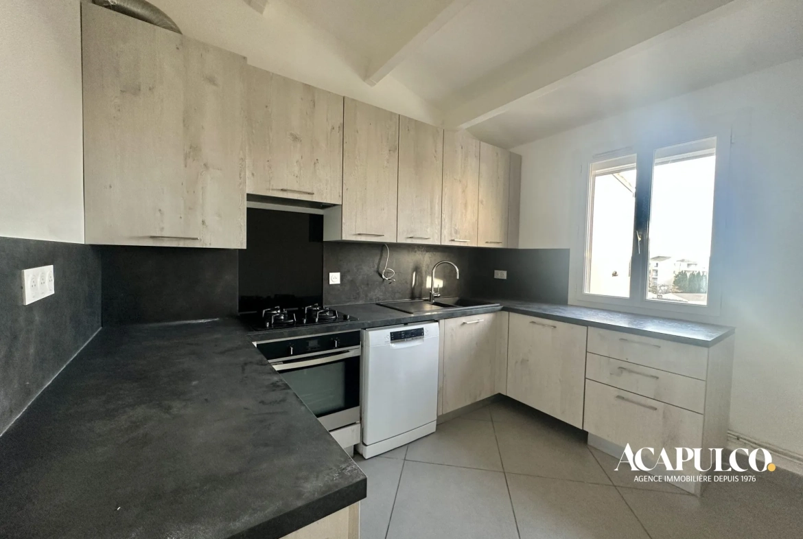 Appartement 3 pièces avec loggia, combles et parking à vendre à Agde 
