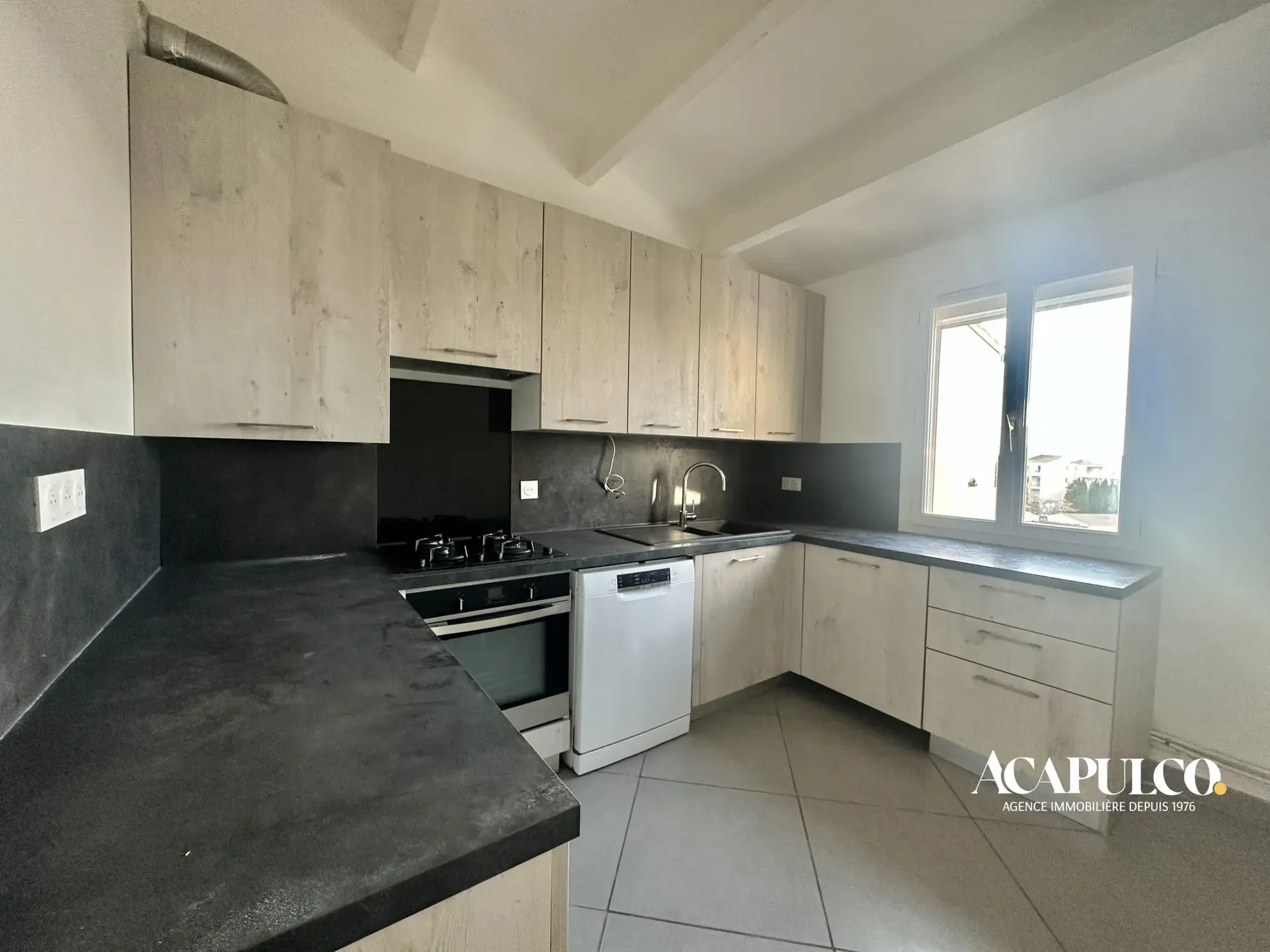 Appartement 3 pièces avec loggia, combles et parking à vendre à Agde 