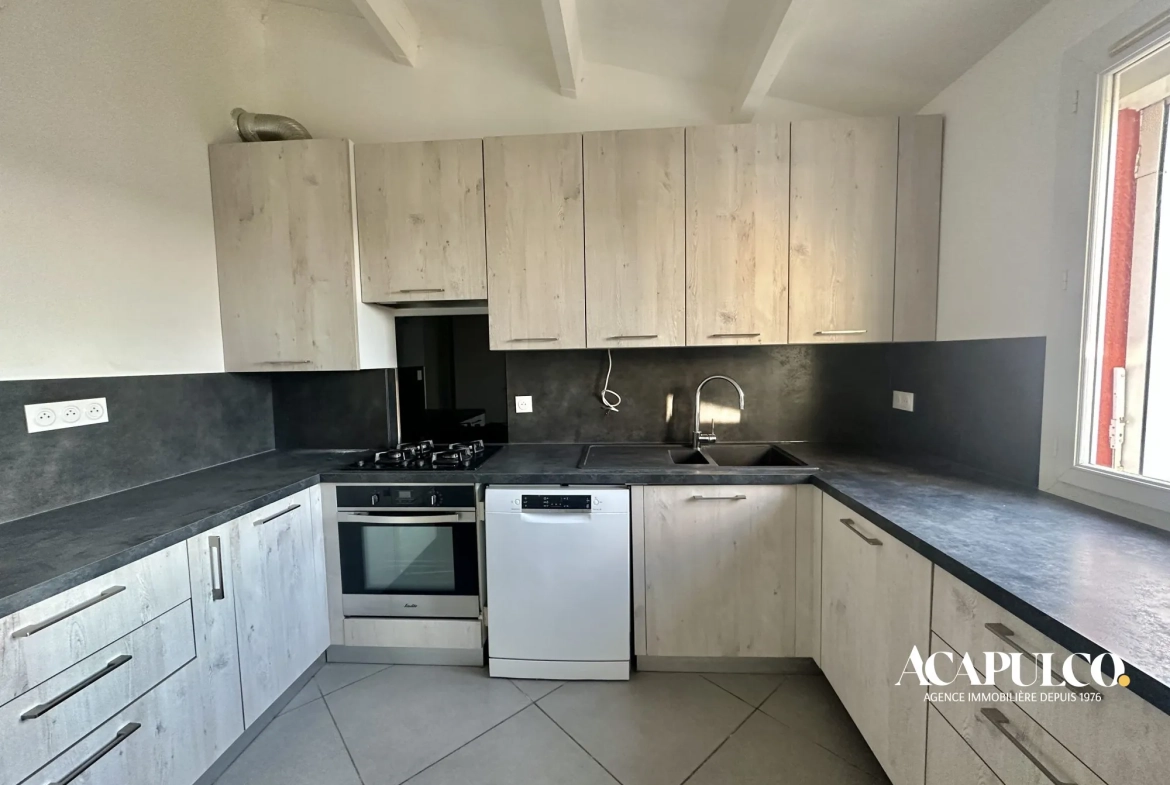 Appartement 3 pièces avec loggia, combles et parking à vendre à Agde 