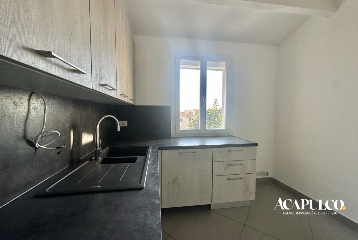 Appartement 3 pièces avec loggia, combles et parking à vendre à Agde 