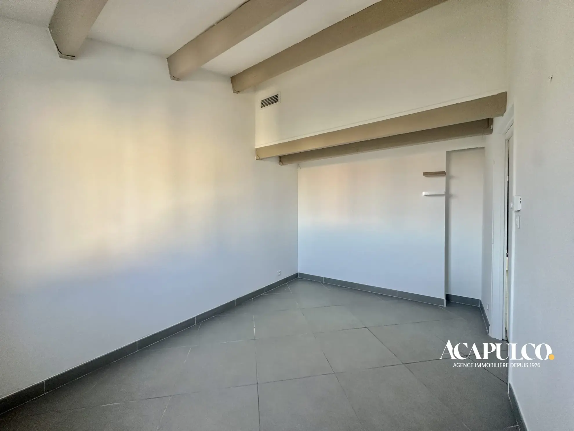 Appartement 3 pièces avec loggia, combles et parking à vendre à Agde 