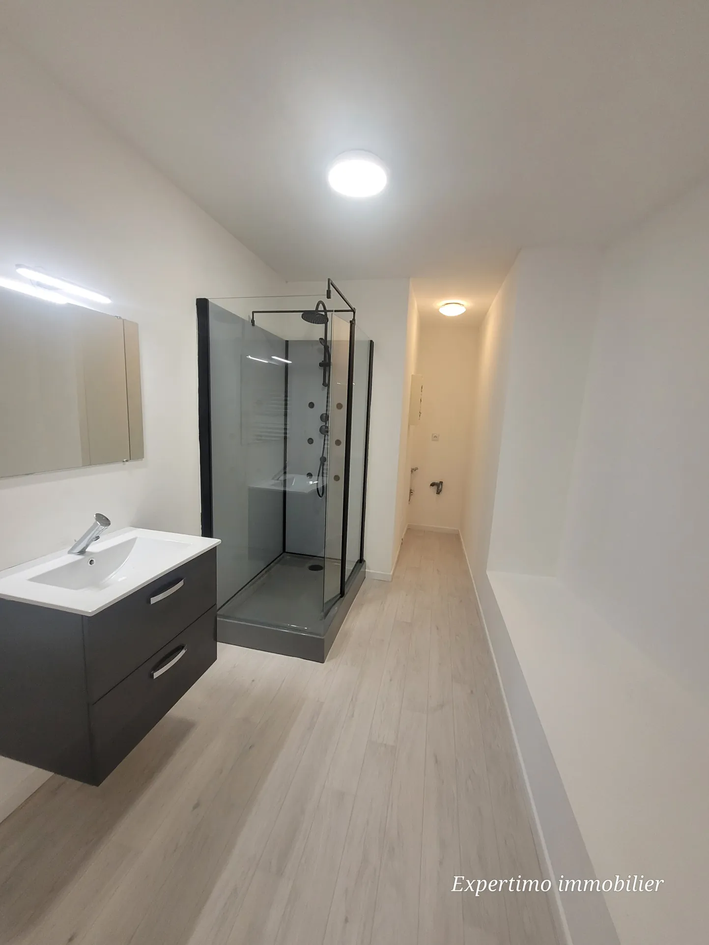 Appartement de 96,72 m² en plein centre de Jonzac avec terrasse et cour intérieure 
