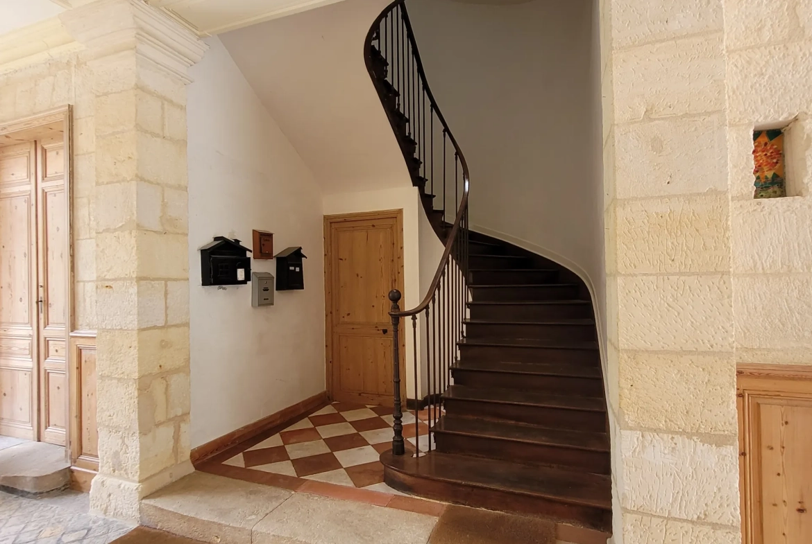 Appartement de 96,72 m² en plein centre de Jonzac avec terrasse et cour intérieure 