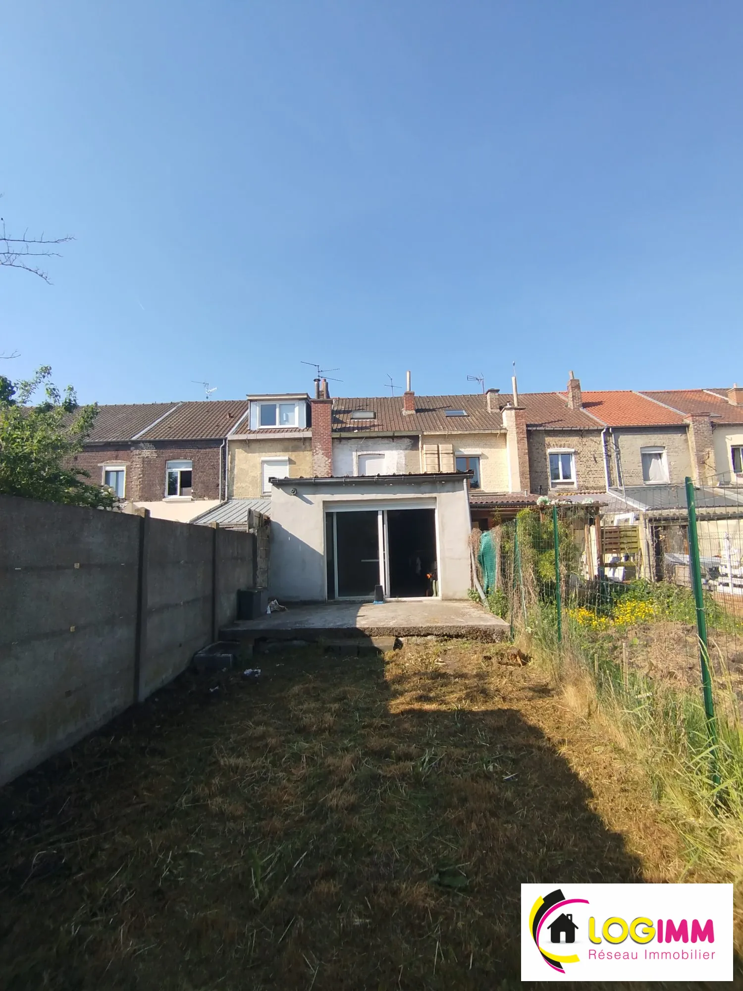 Belle maison mitoyenne de 140 m² à Valenciennes avec jardin et 4 chambres 