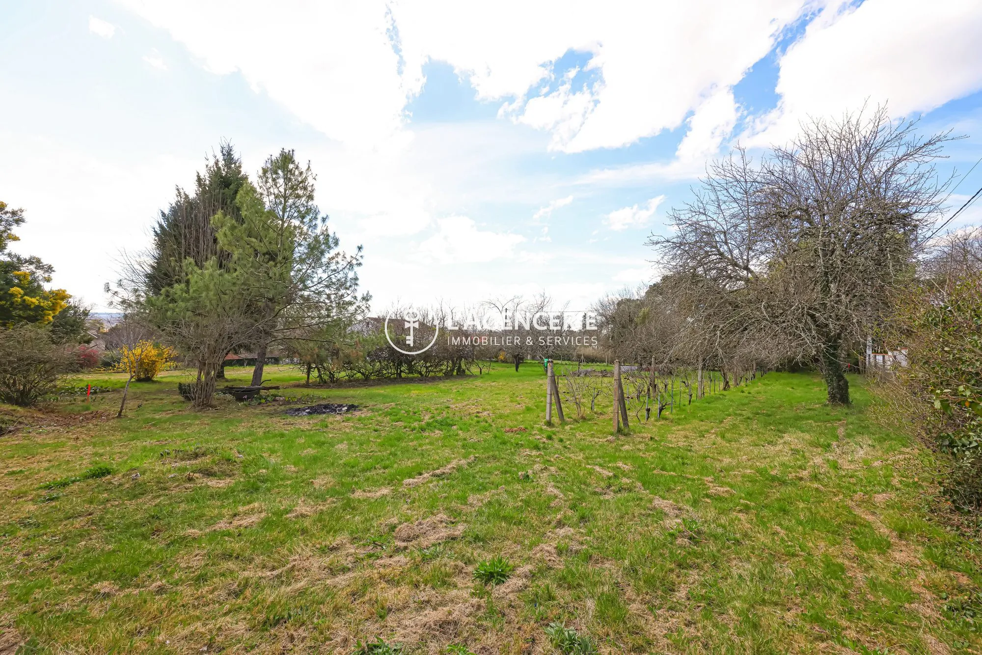 Terrain de 740 m² à Arthès, Construction possible dans un environnement calme proche Lescure d'Albigeois 