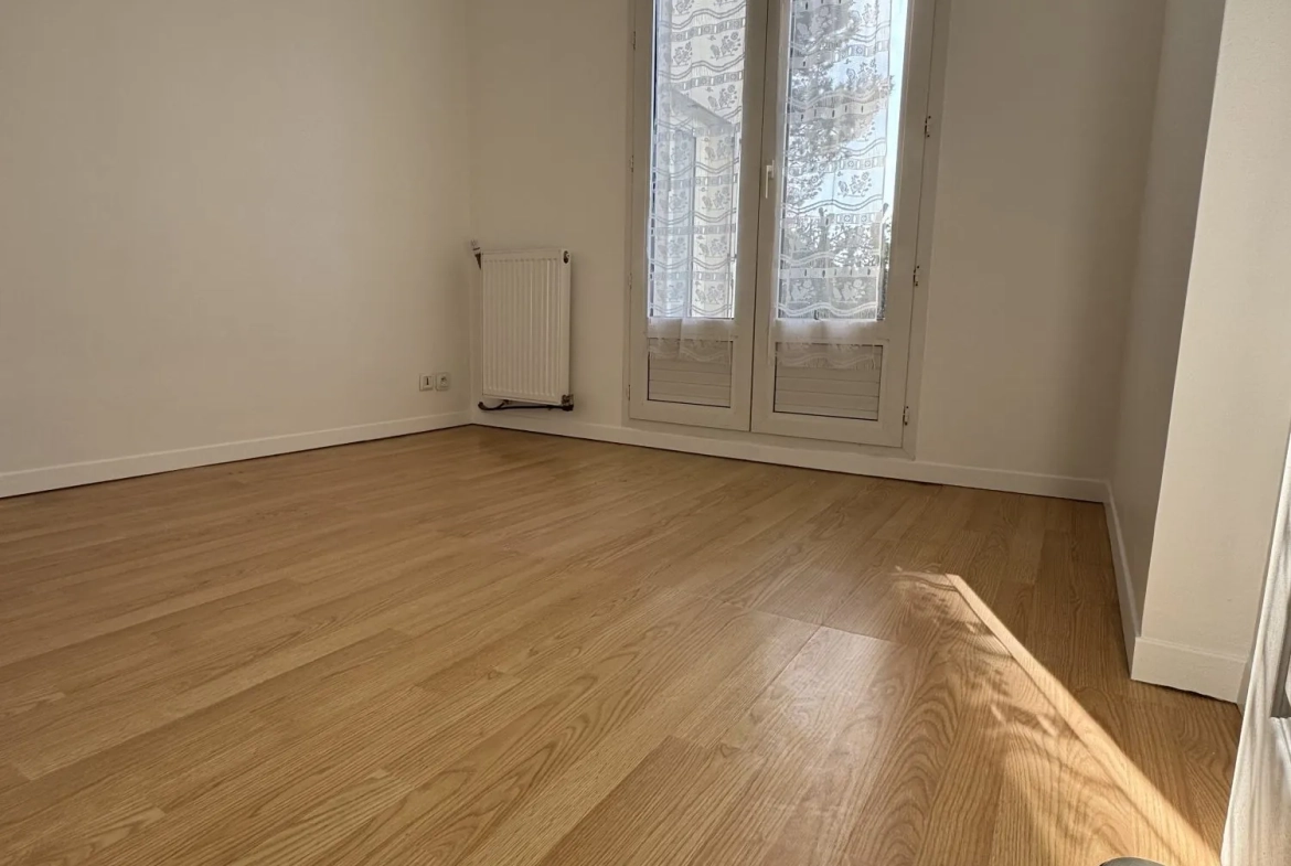 Appartement à vendre à Vert-Saint-Denis avec cave et parking, résidence calme 