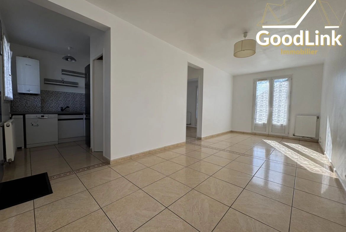 Appartement à vendre à Vert-Saint-Denis avec cave et parking, résidence calme 