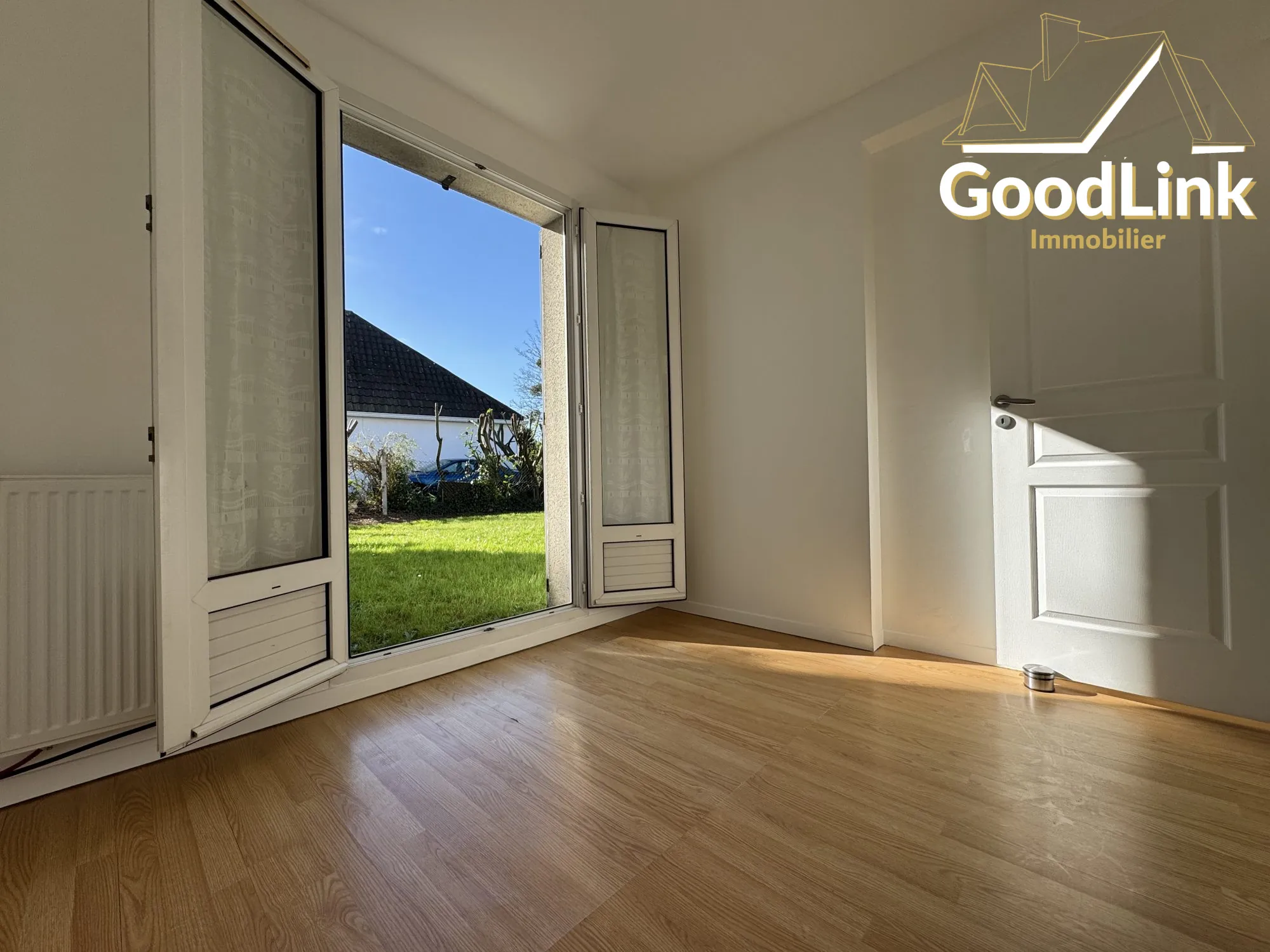 Appartement à vendre à Vert-Saint-Denis avec cave et parking, résidence calme 