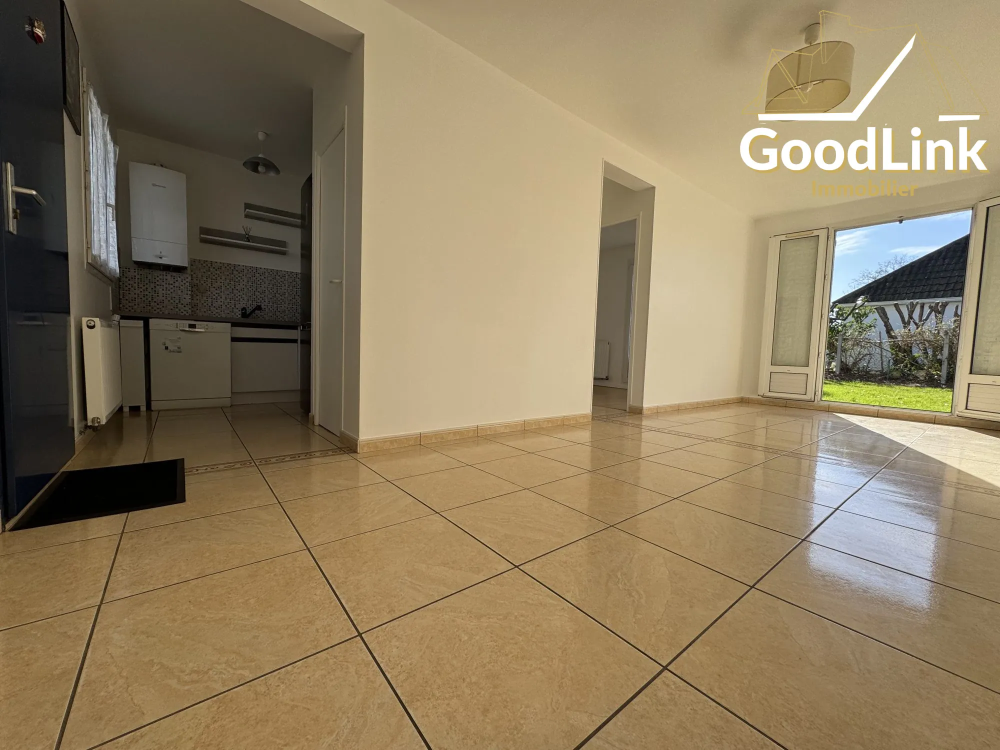 Appartement à vendre à Vert-Saint-Denis avec cave et parking, résidence calme 