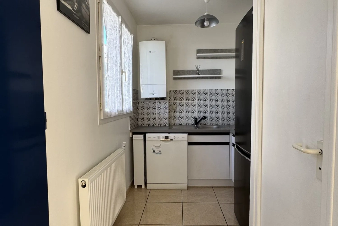 Appartement à vendre à Vert-Saint-Denis avec cave et parking, résidence calme 