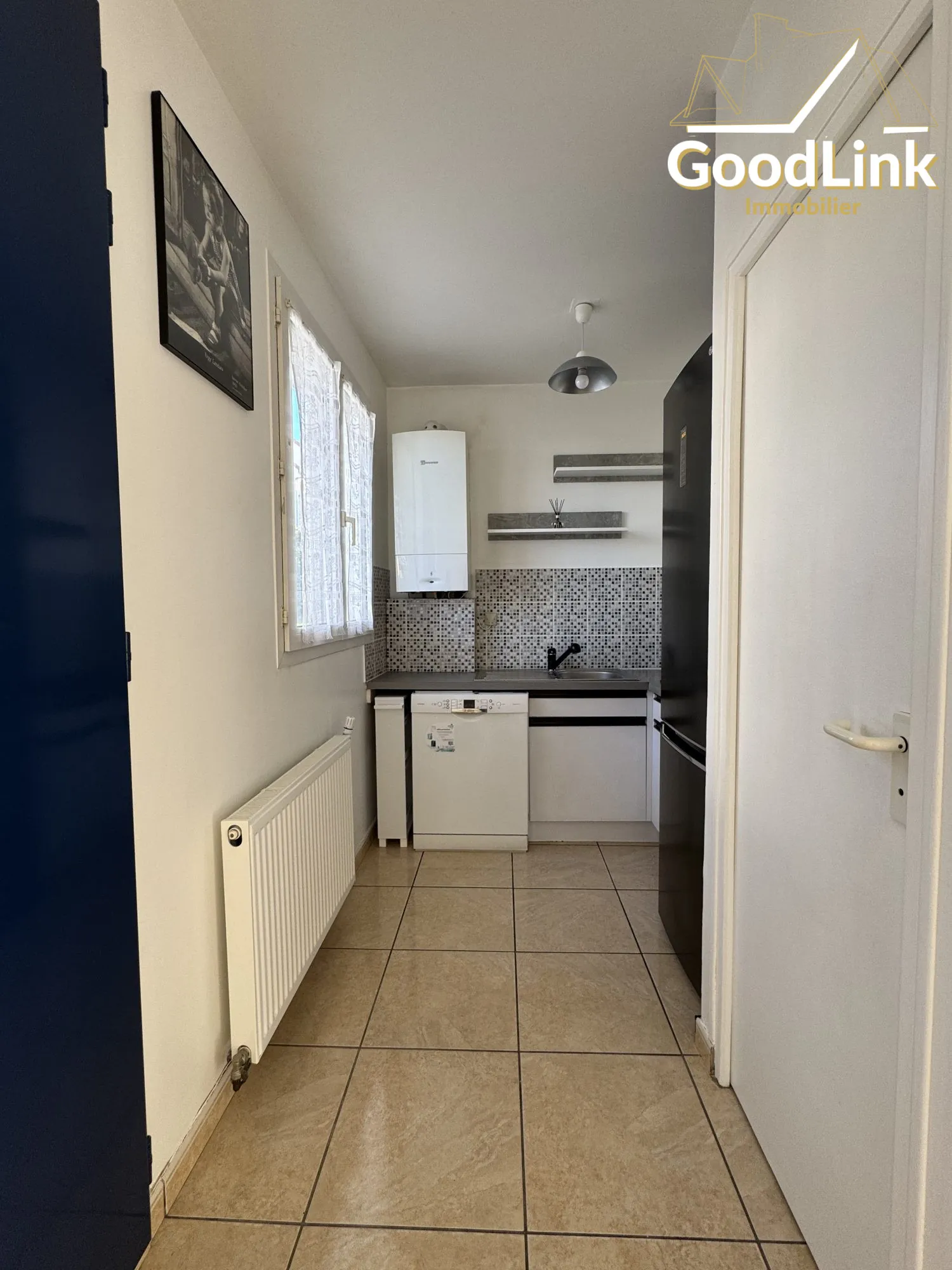 Appartement à vendre à Vert-Saint-Denis avec cave et parking, résidence calme 