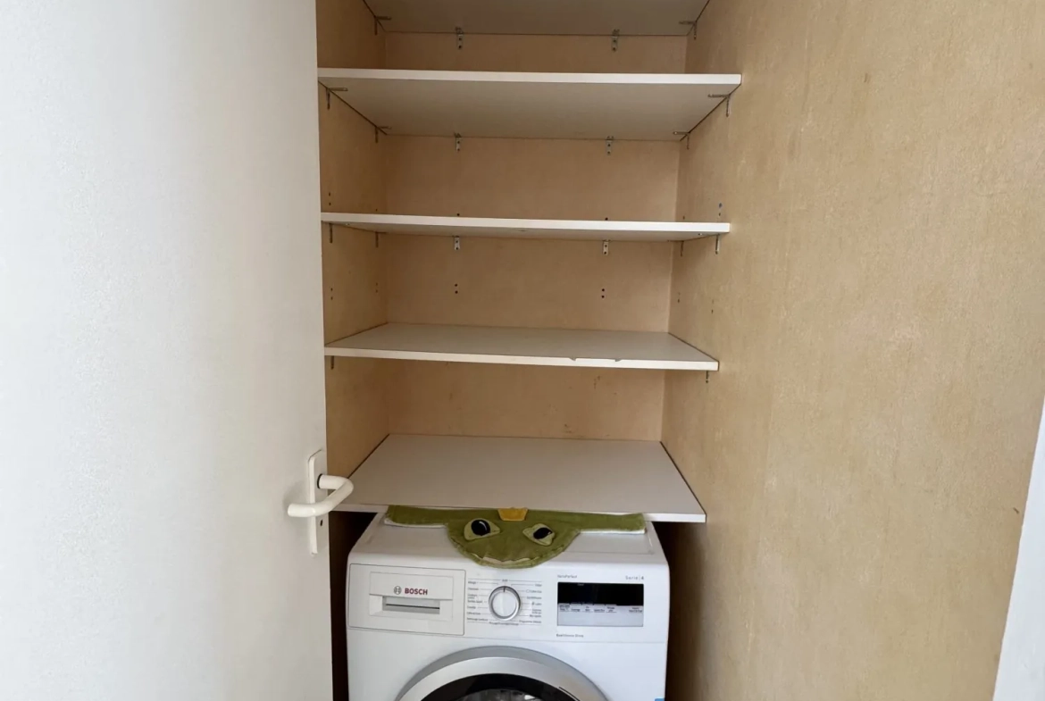 Appartement à vendre à Vert-Saint-Denis avec cave et parking, résidence calme 