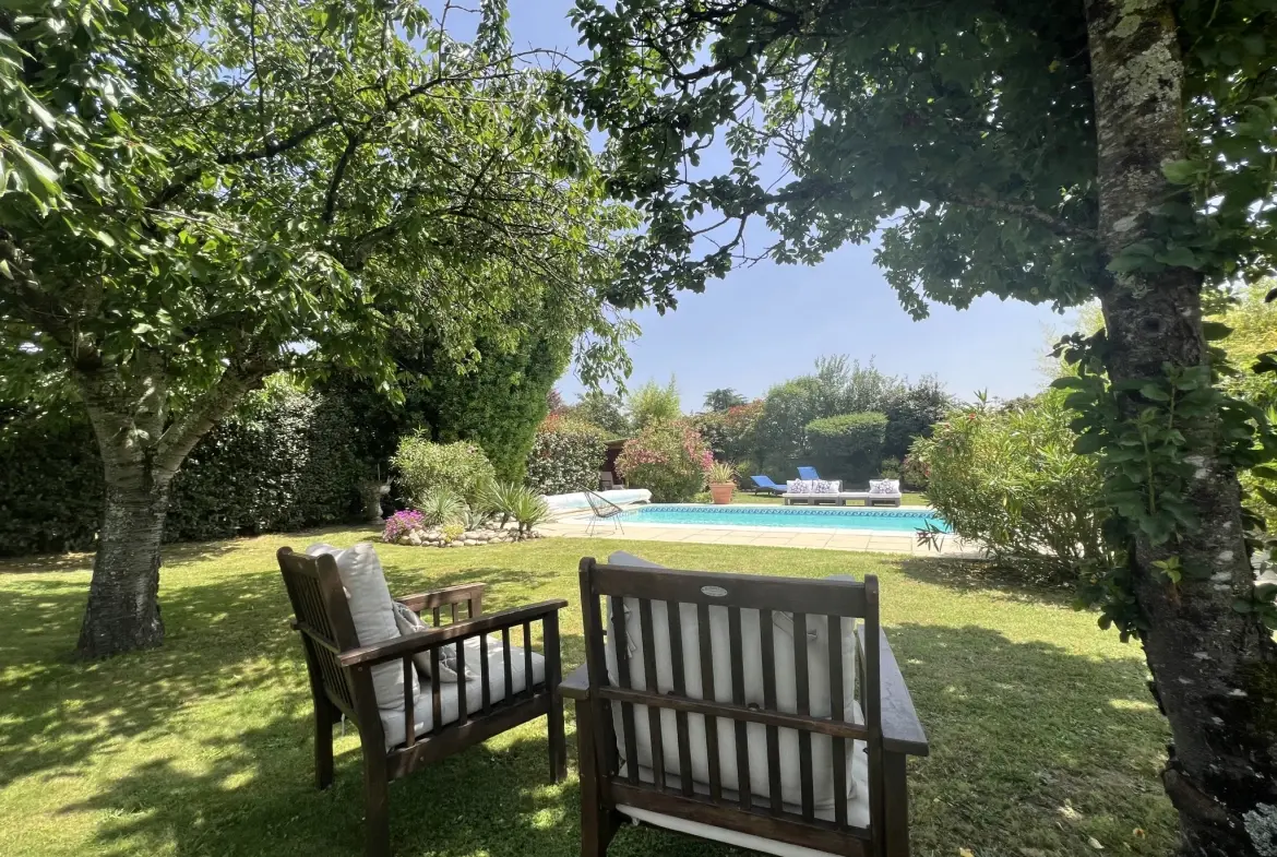 Villa moderne avec jardin arboré, piscine et garage à Lavaur - Saint Paul Cap de Joux 