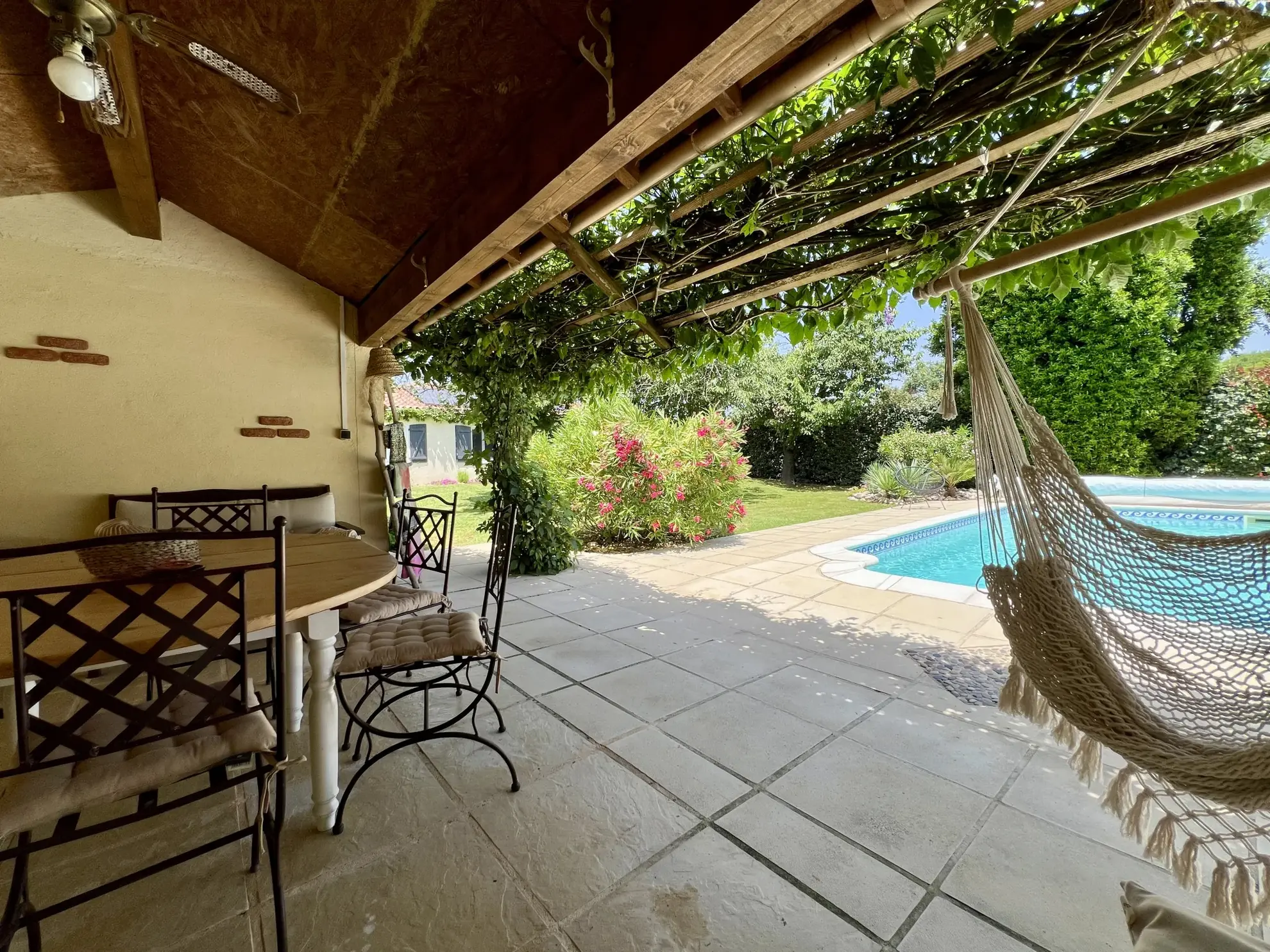 Villa moderne avec jardin arboré, piscine et garage à Lavaur - Saint Paul Cap de Joux 