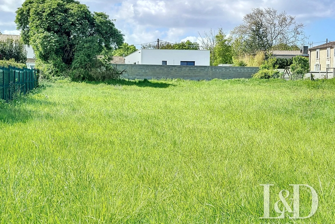 Terrain constructible à Médis de 1513 m² proche Royan et plages en zone UB 
