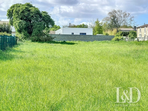 Terrain constructible à Médis de 1513 m² proche Royan et plages en zone UB